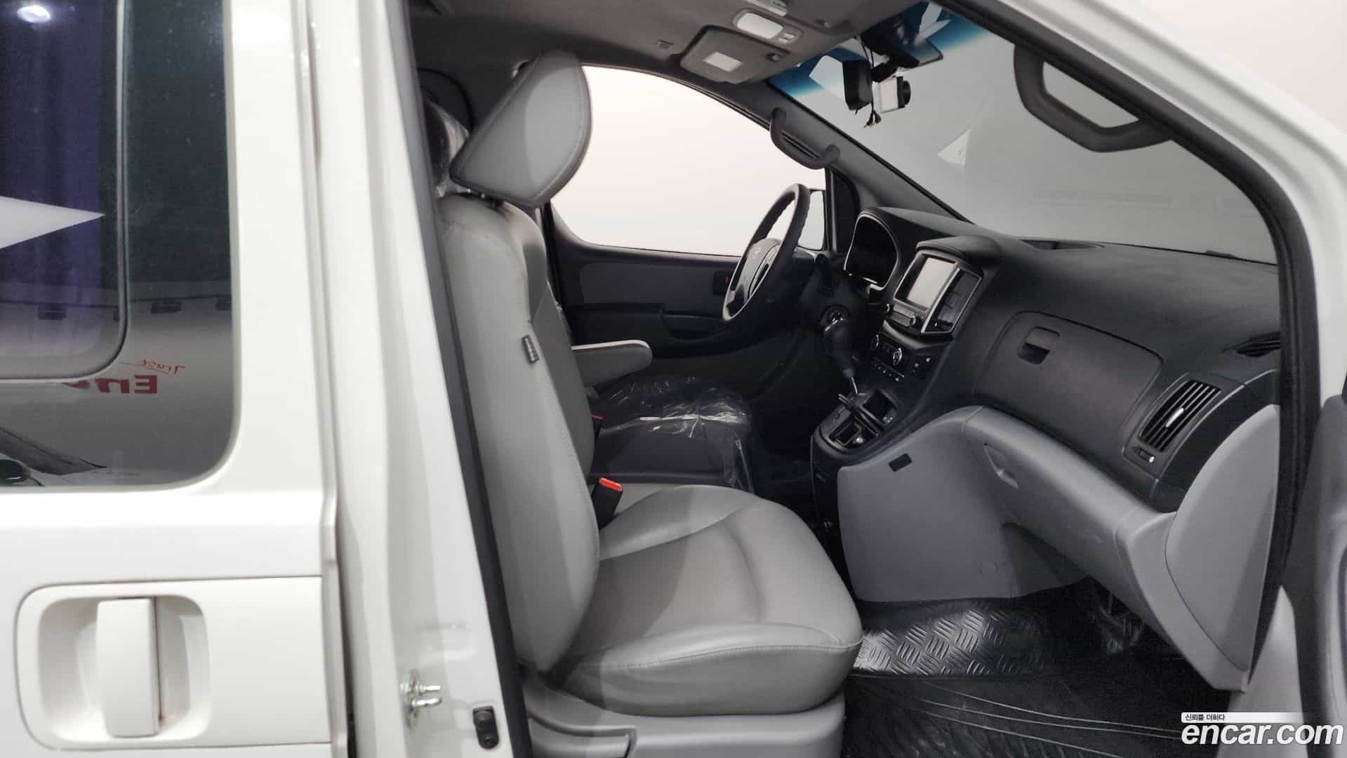 Starex Hyundai 2018.6-OPTION-015