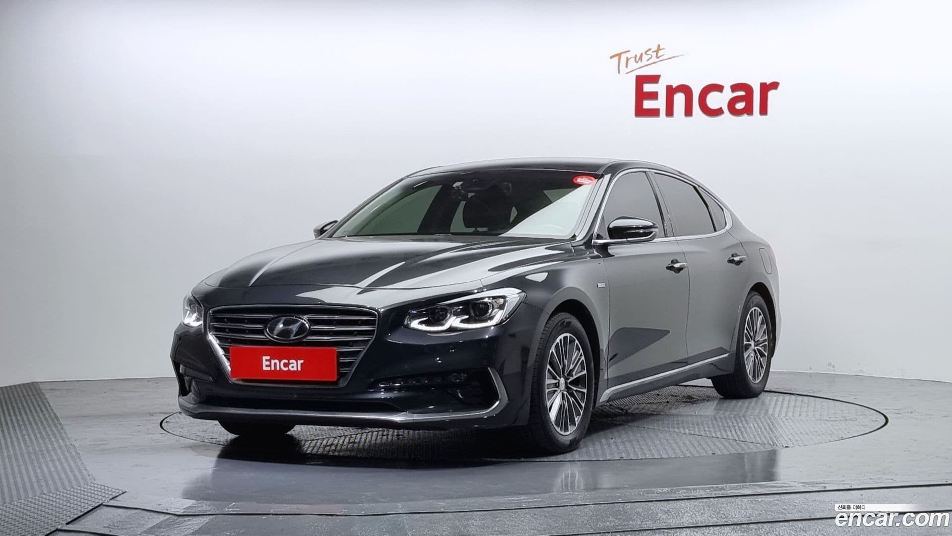 Main__Slider__Photo:Grandeur Hyundai 2018.10-0