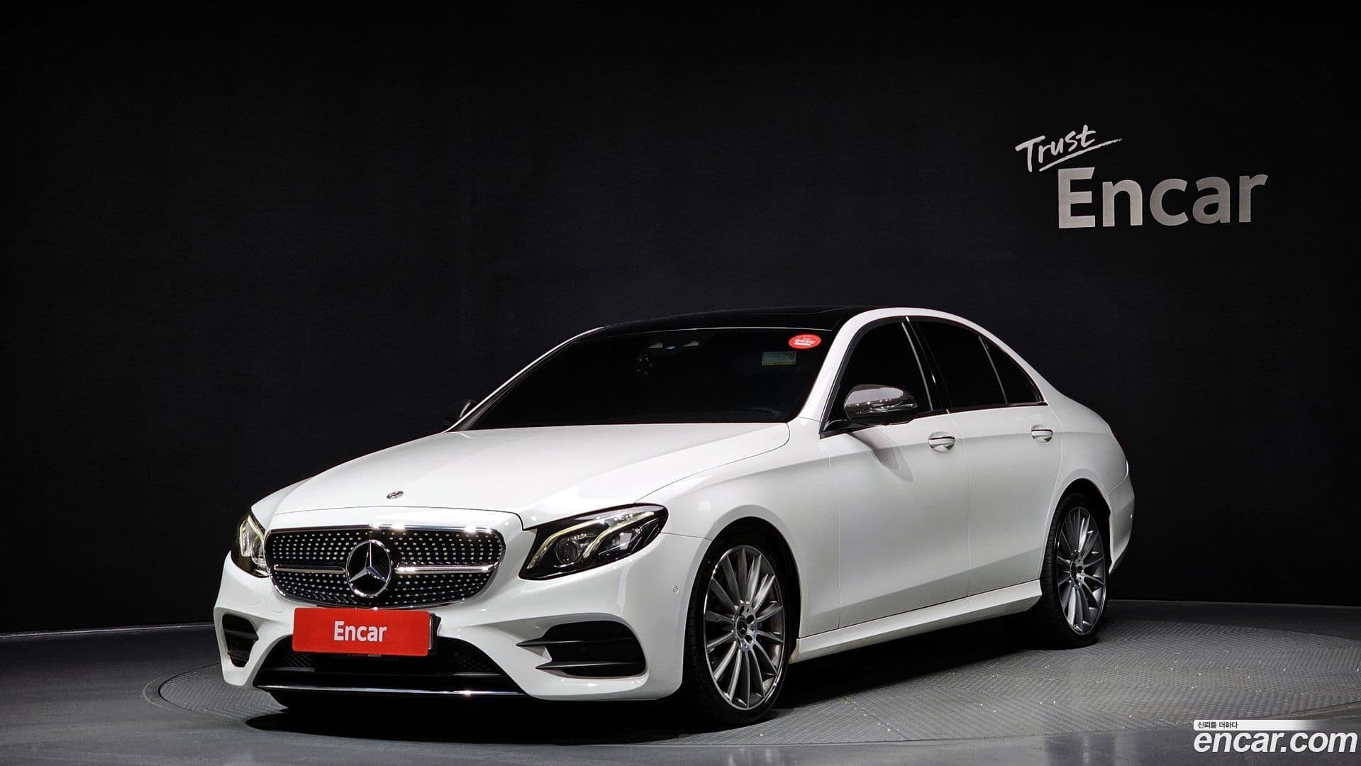 Main__Slider__Photo:E-Class Mercedes-Benz 2018.3-0