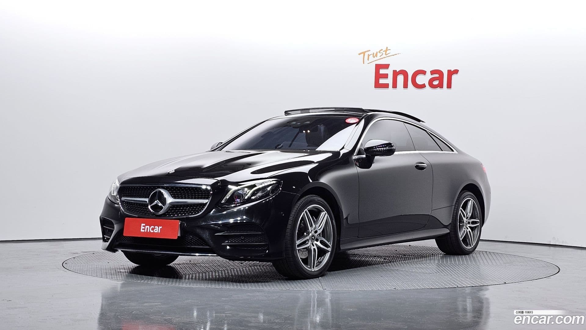 Main__Slider__Photo:E-Class Mercedes-Benz 2017.11-0