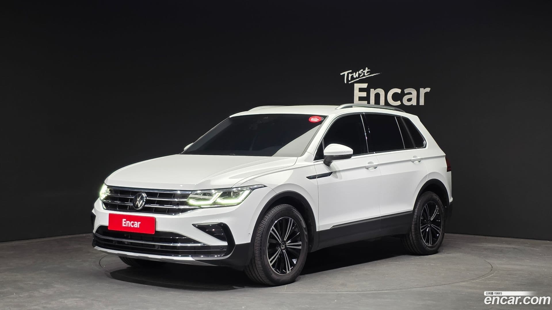Main__Slider__Photo:Tiguan Volkswagen 2023.6-0