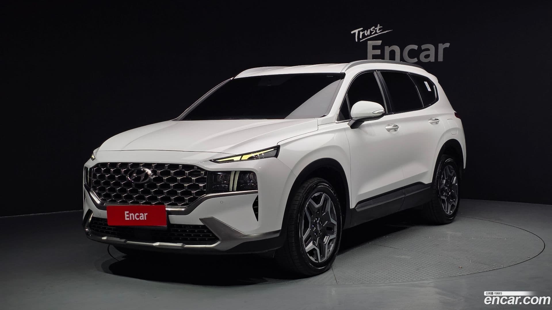 Main__Slider__Photo:Santafe Hyundai 2022.9-0