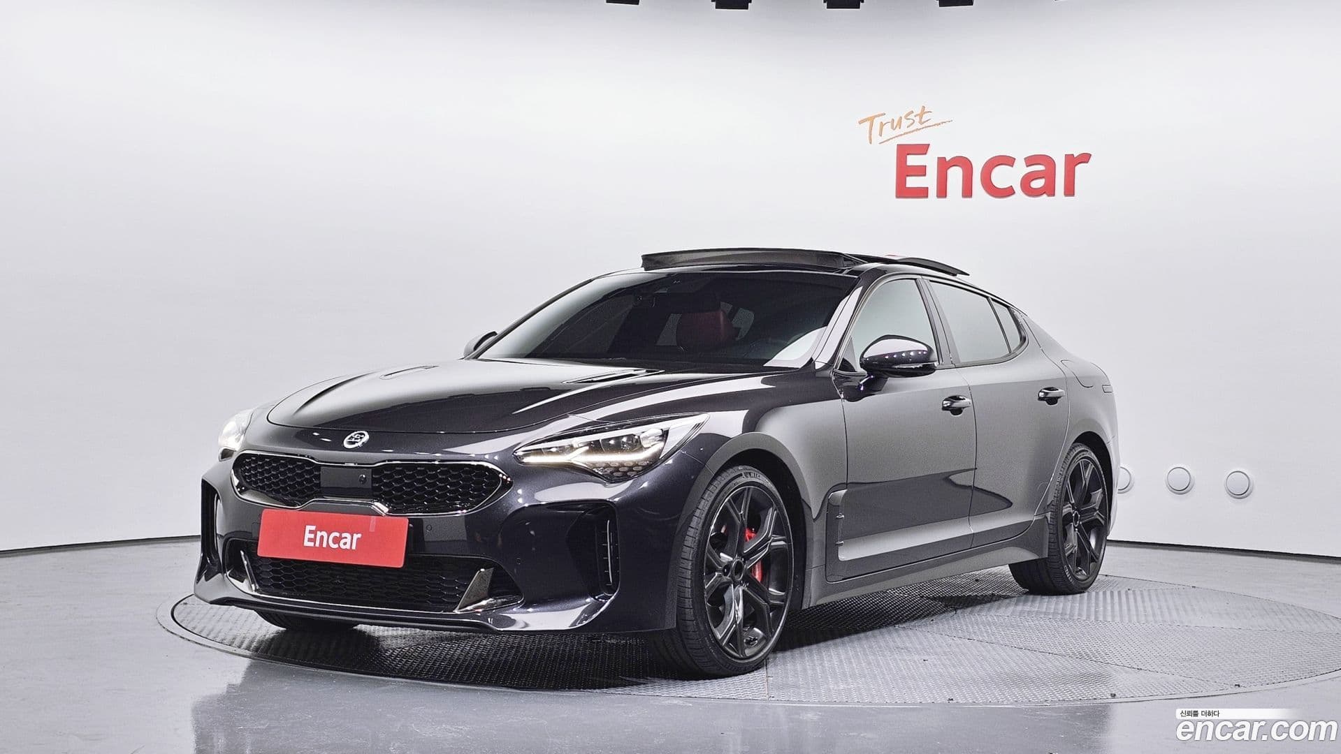 Main__Slider__Photo:Stinger Kia 2018.2-0