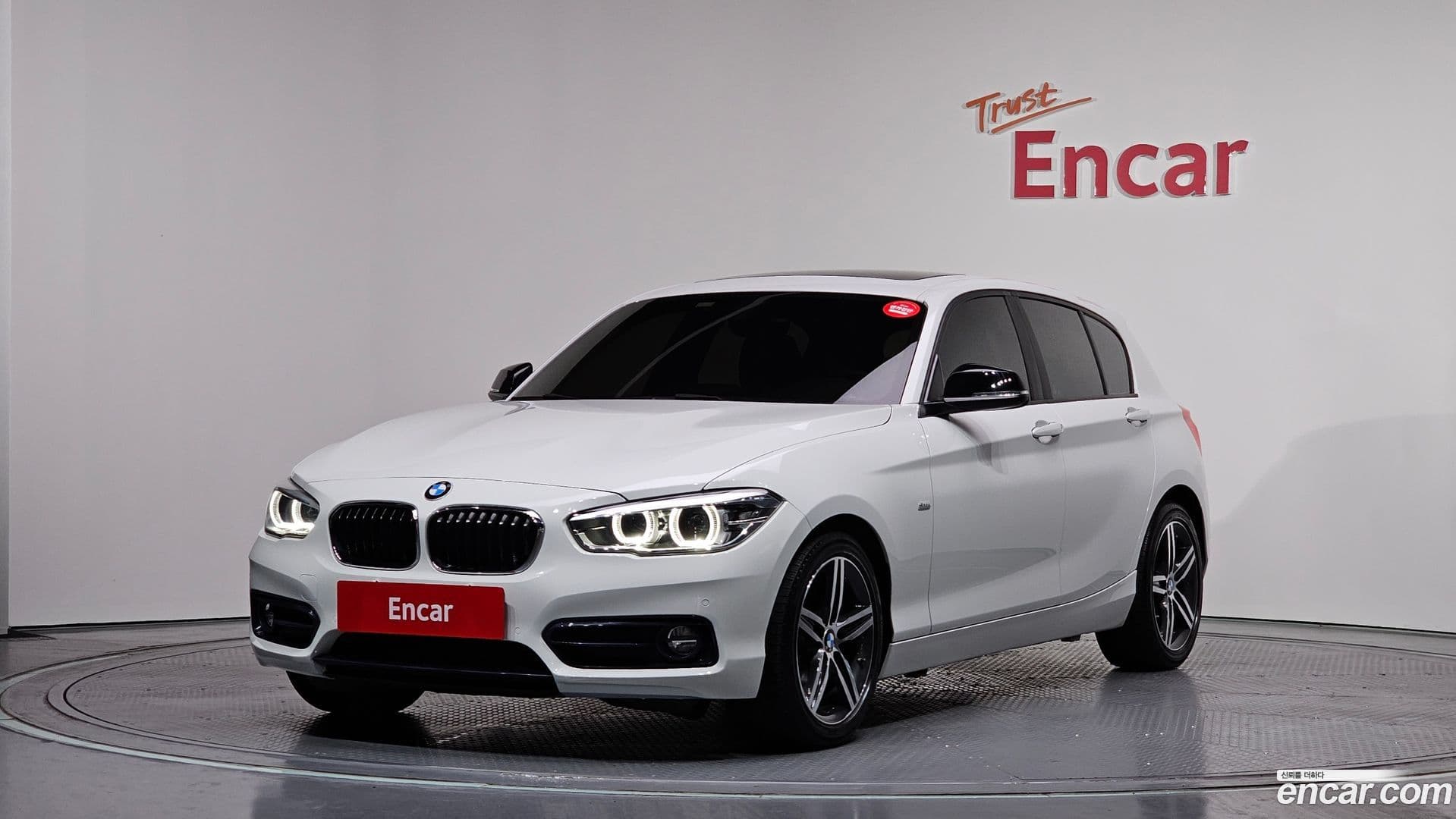 Main__Slider__Photo:1-Series BMW 2017.2-0