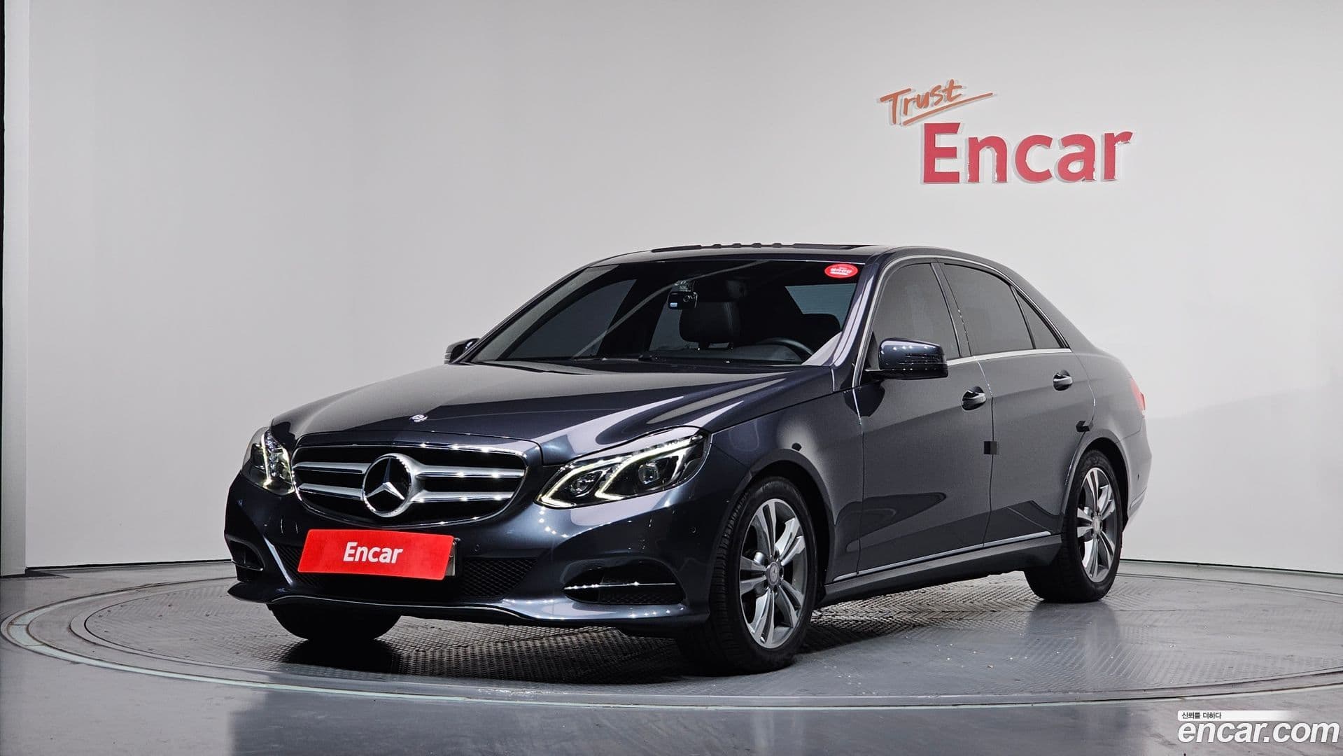 Main__Slider__Photo:E-Class Mercedes-Benz 2014.9-0