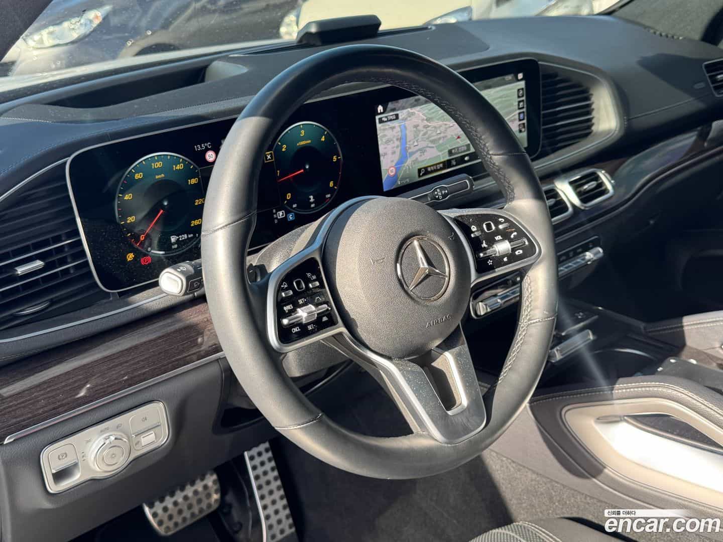 GLE-Class Mercedes-Benz 2021.2-INNER-009