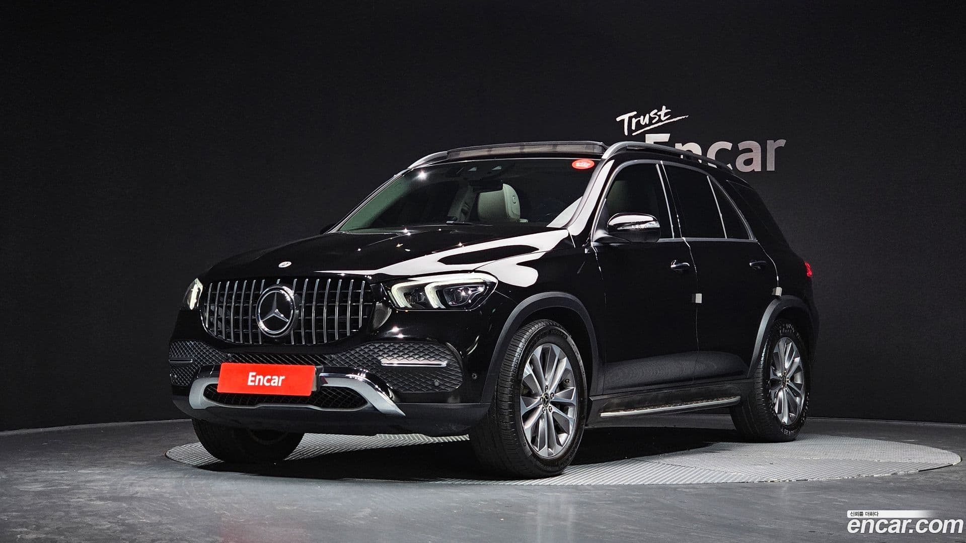 Main__Slider__Photo:GLE-Class Mercedes-Benz 2023.4-0