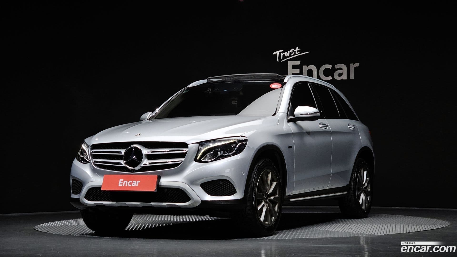 Main__Slider__Photo:GLC-Class Mercedes-Benz 2019.4-0