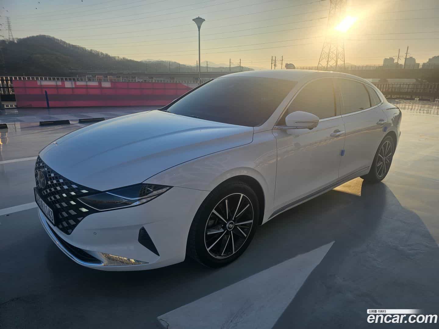 Grandeur Hyundai 2022.8-OUTER-001