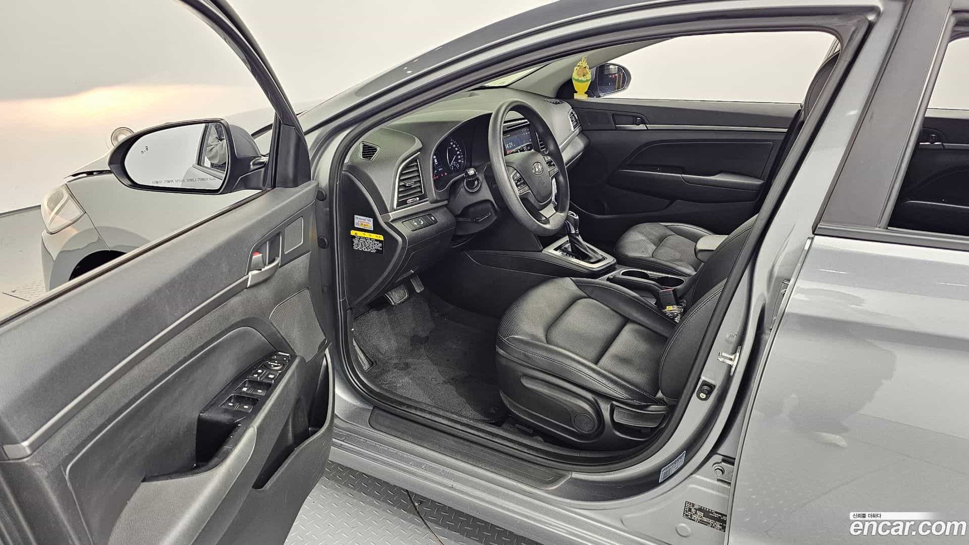 AVANTE Hyundai 2017.7-OPTION-015