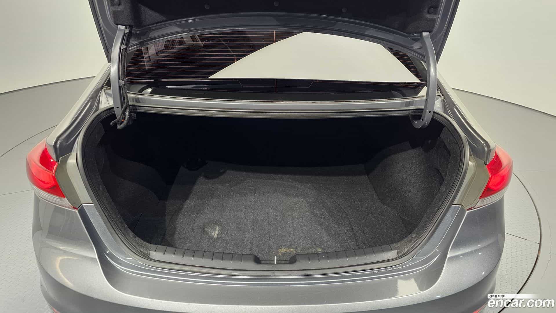 AVANTE Hyundai 2017.7-OPTION-024