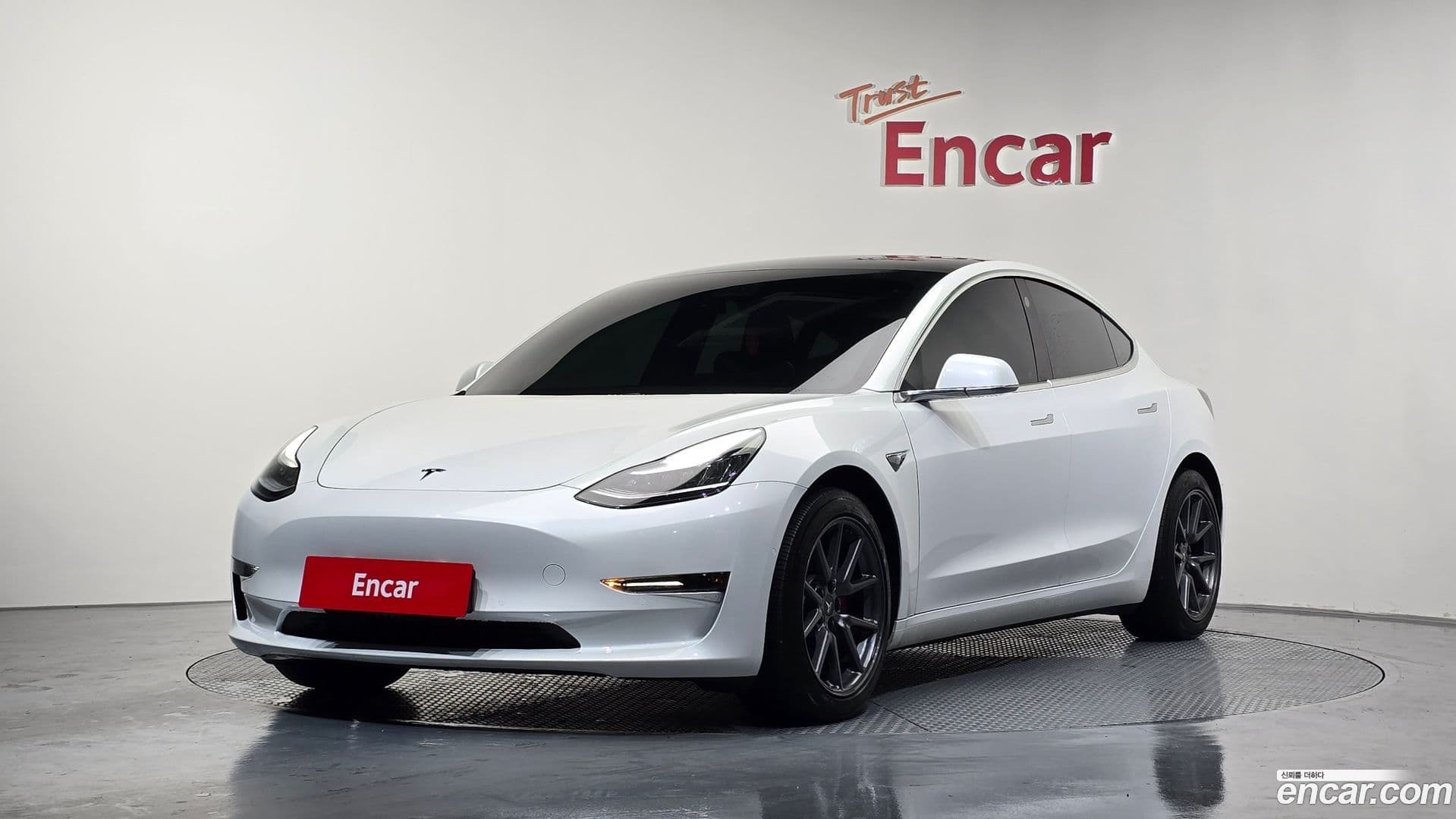 Main__Slider__Photo:Model 3 Tesla 2020.5-0