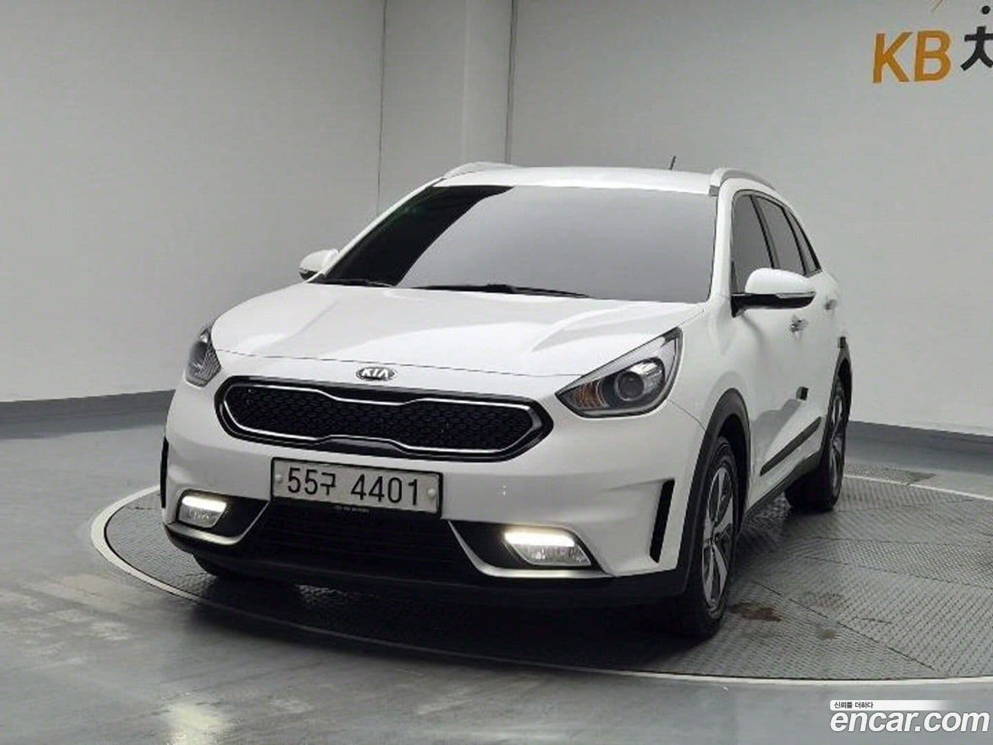 Main__Slider__Photo:Niro Kia 2018.2-0