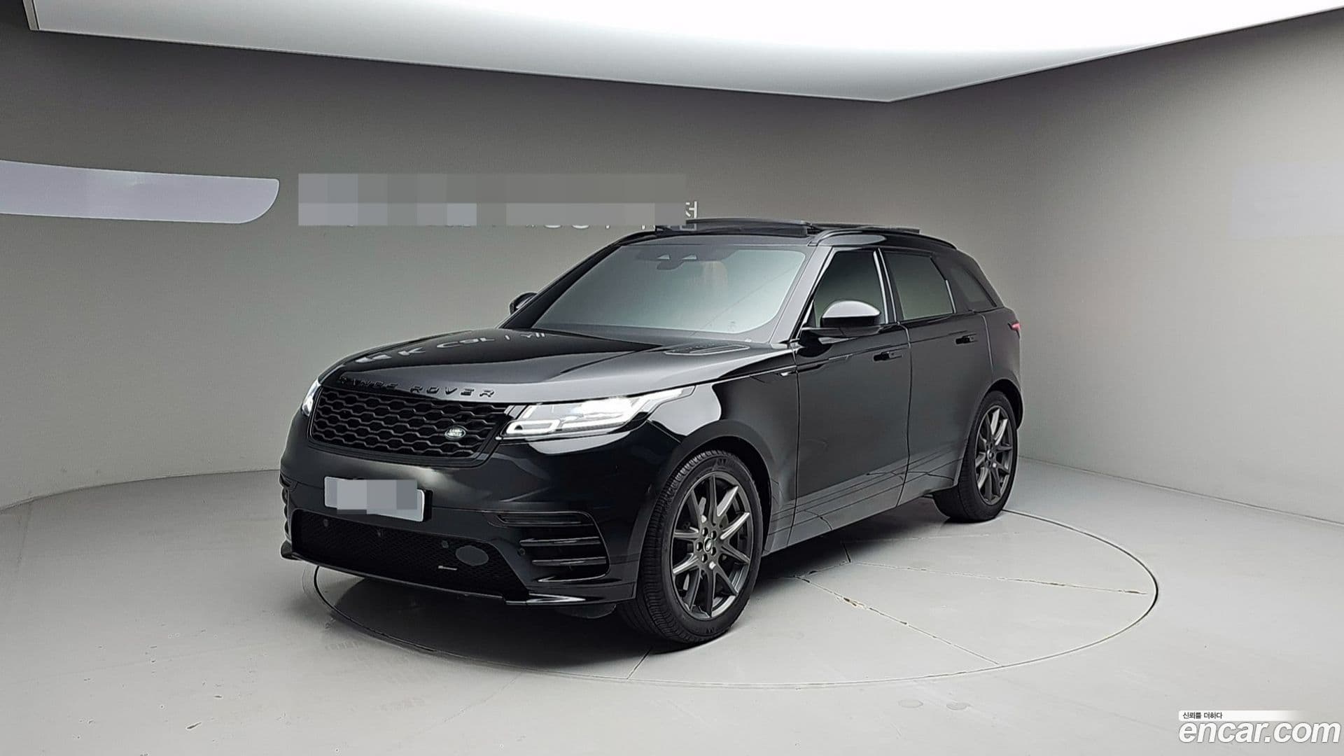 Main__Slider__Photo:Range Rover Velar Land Rover 2023.7-0