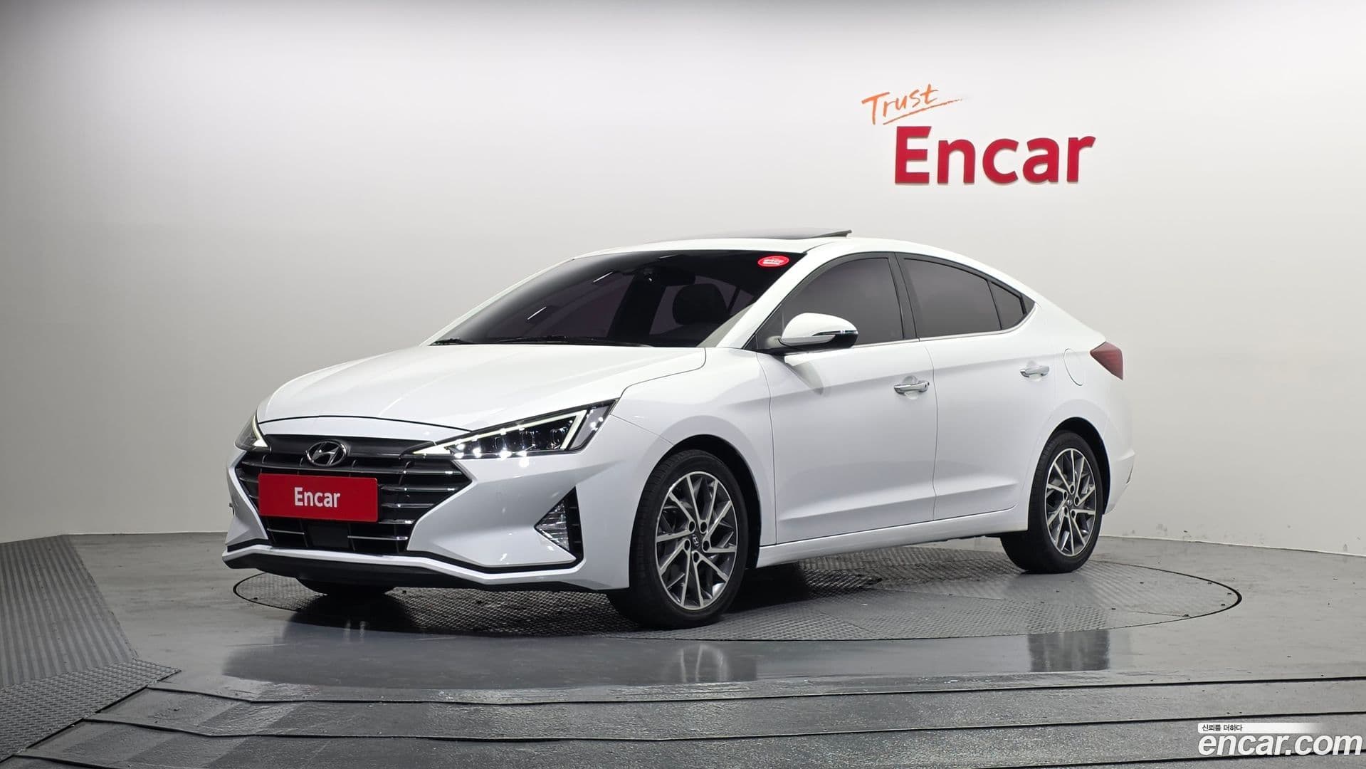 Main__Slider__Photo:AVANTE Hyundai 2019.2-0