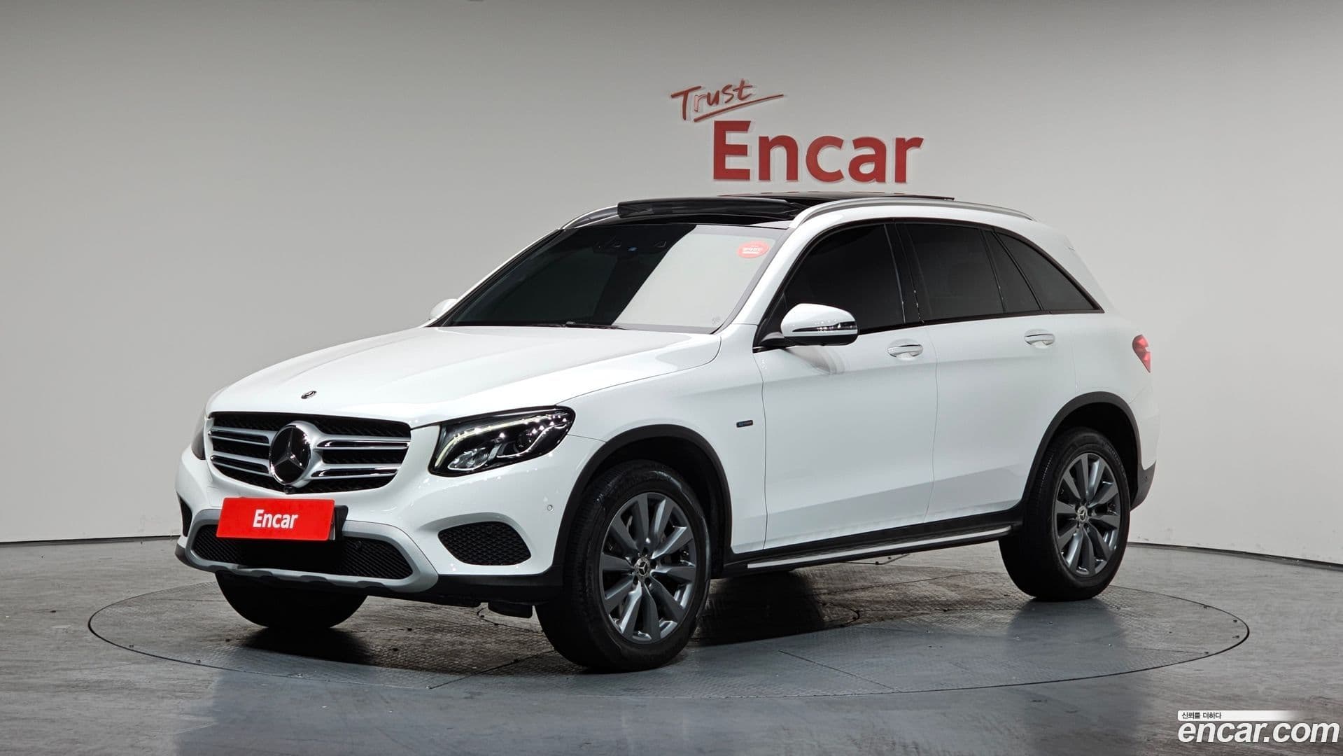 Main__Slider__Photo:GLC-Class Mercedes-Benz 2019.5-0