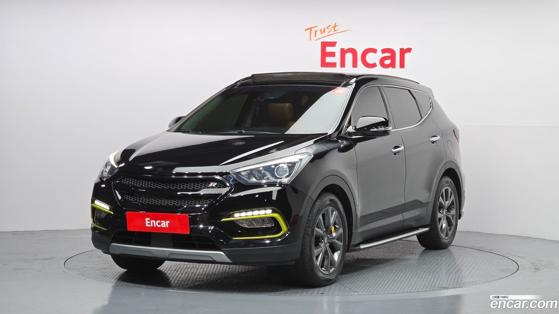 Main__Slider__Photo:Santafe Hyundai 2016.0-0