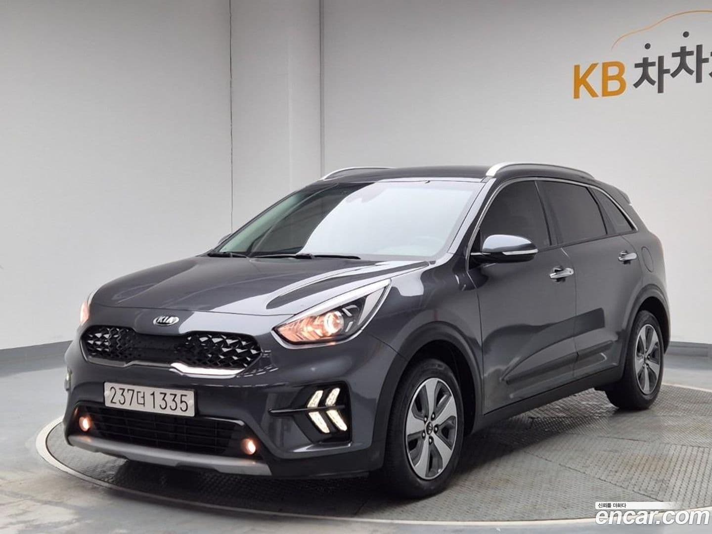 Main__Slider__Photo:Niro Kia 2020.9-0