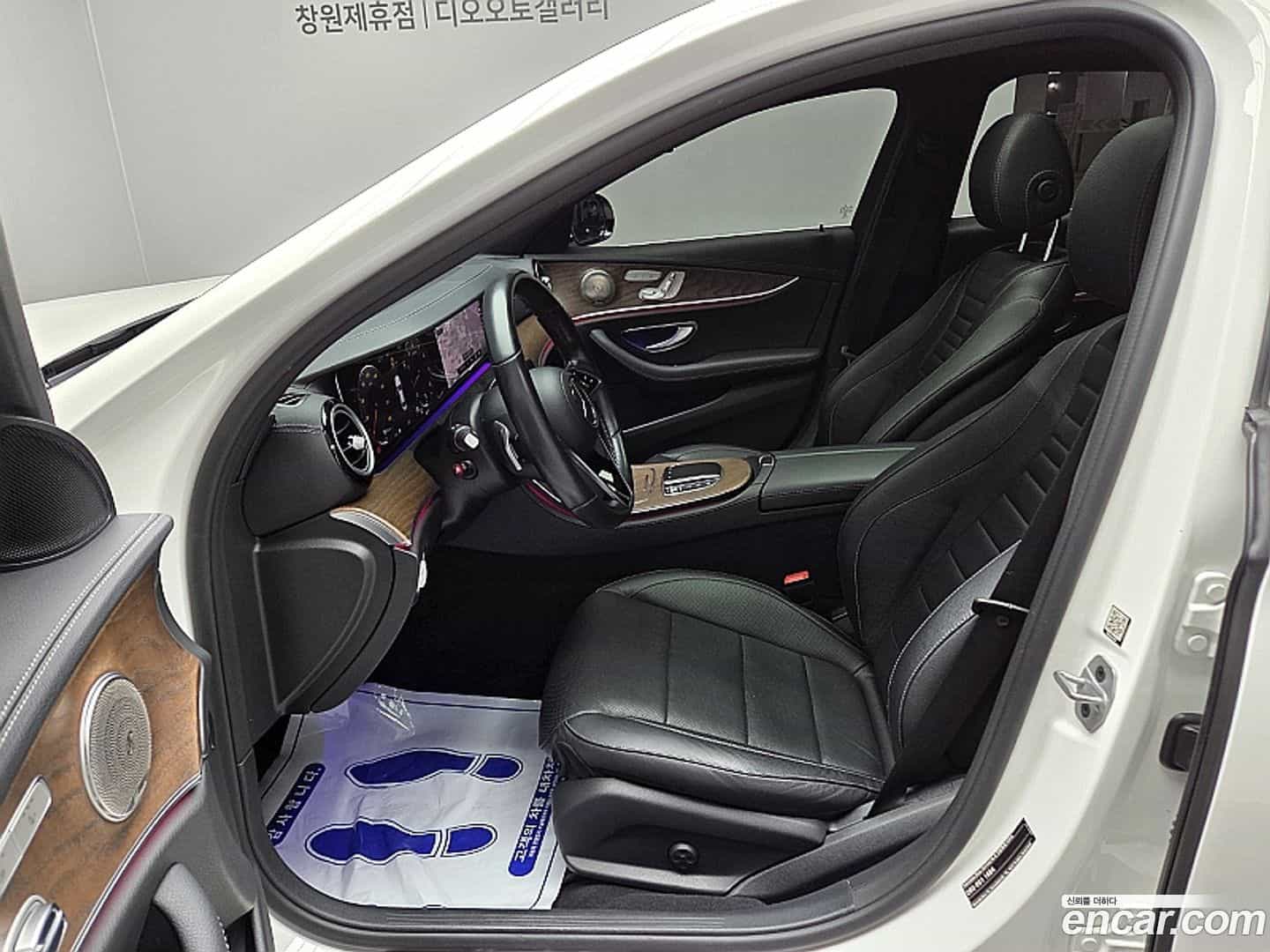 E-Class Mercedes-Benz 2020.11-OPTION-016
