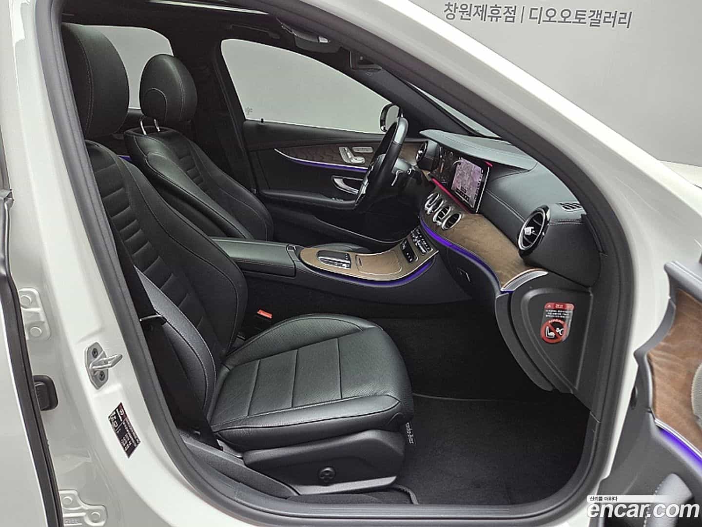 E-Class Mercedes-Benz 2020.11-OPTION-017