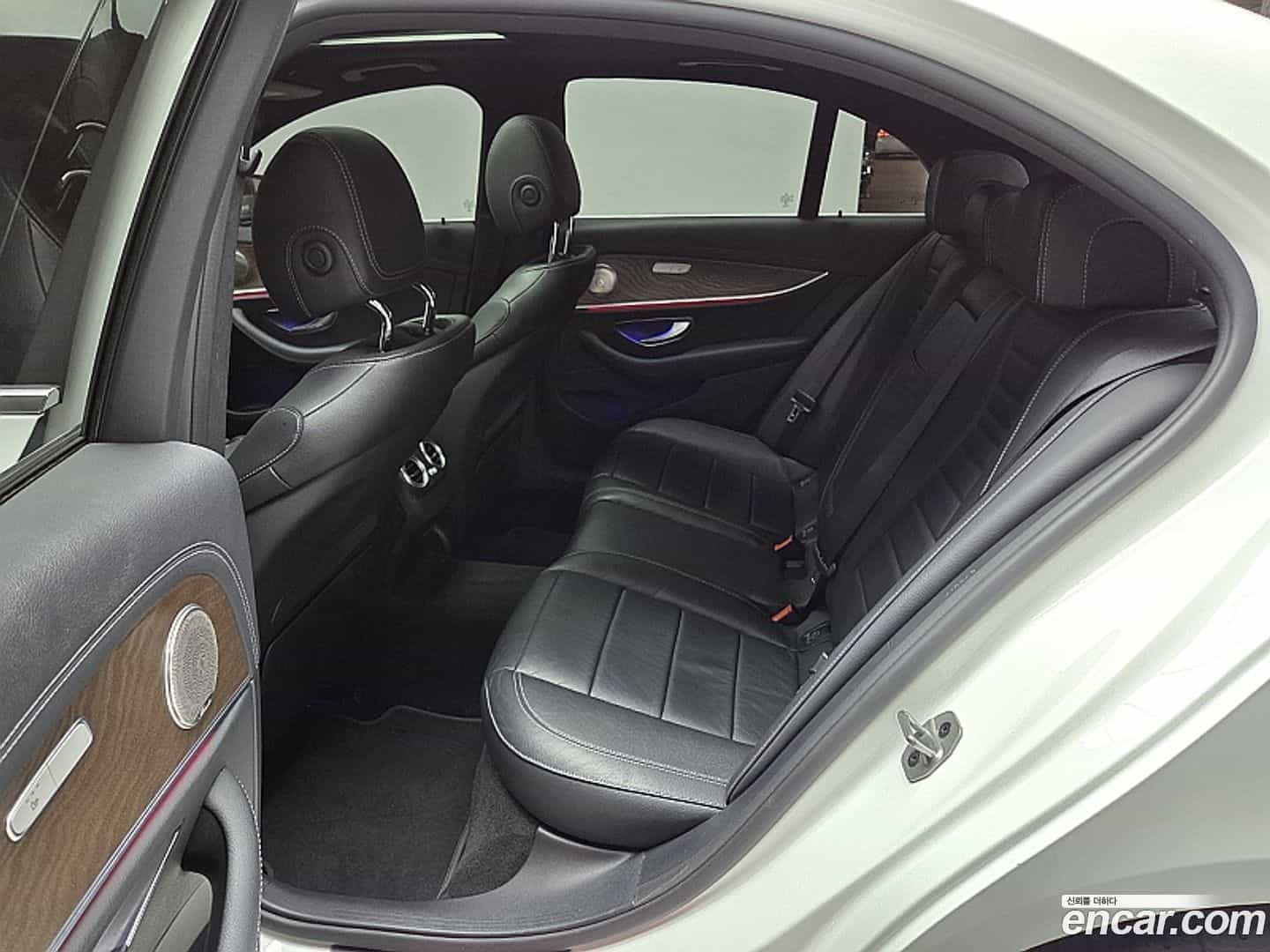 E-Class Mercedes-Benz 2020.11-OPTION-018