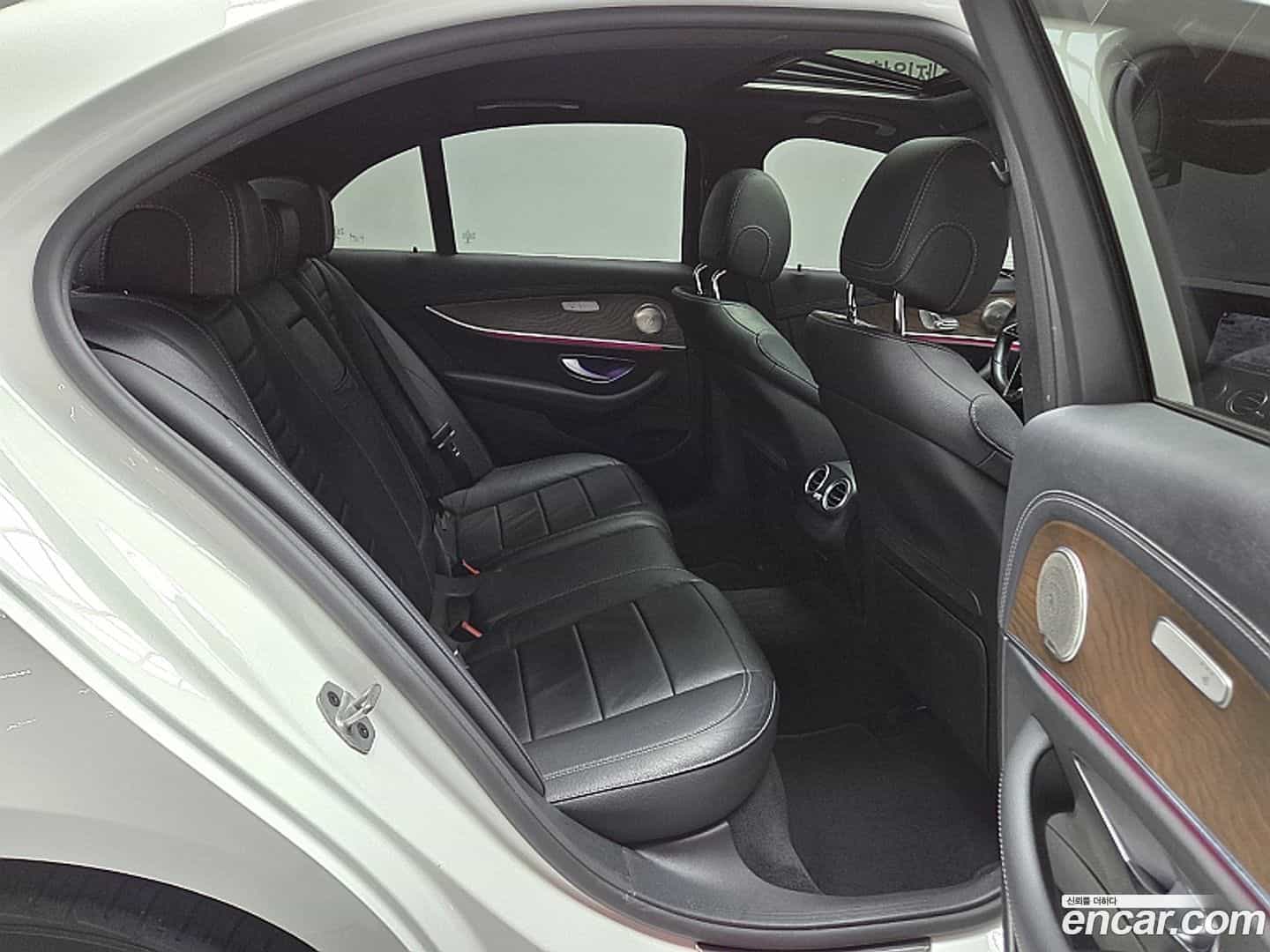 E-Class Mercedes-Benz 2020.11-OPTION-019