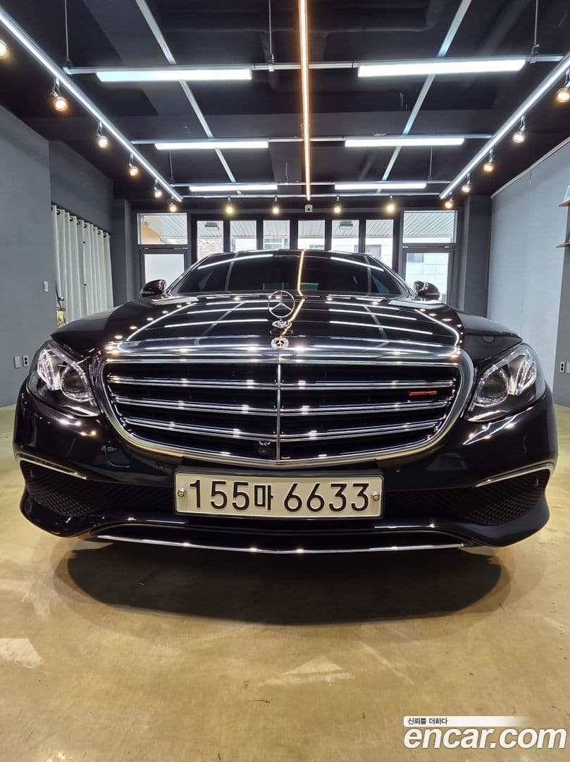 Main__Slider__Photo:E-Class Mercedes-Benz 2017.5-0