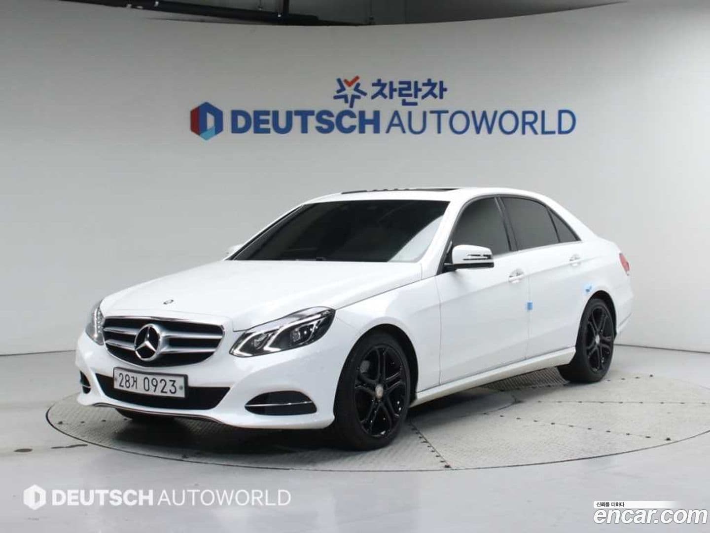 Main__Slider__Photo:E-Class Mercedes-Benz 2015.9-0