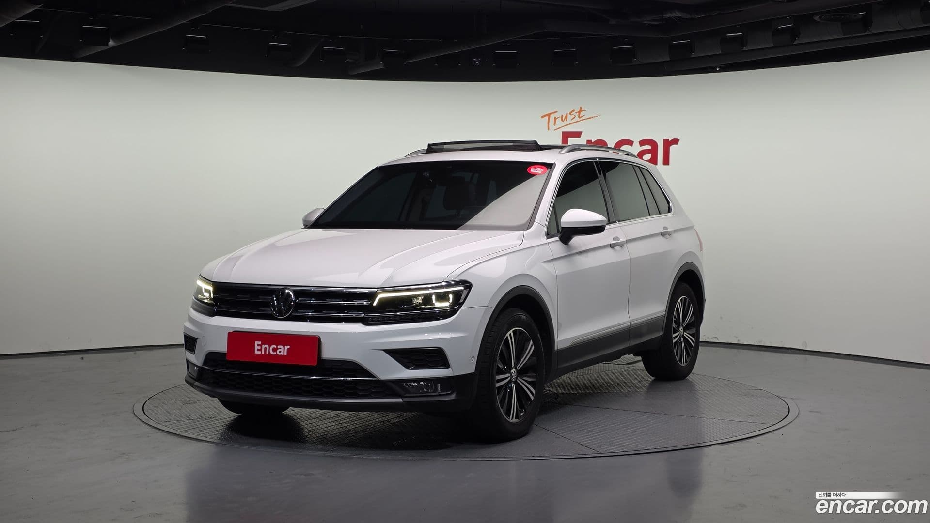 Main__Slider__Photo:Tiguan Volkswagen 2019.11-0