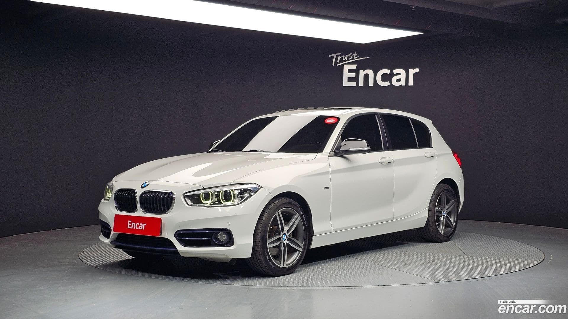 Main__Slider__Photo:1-Series BMW 2016.10-0