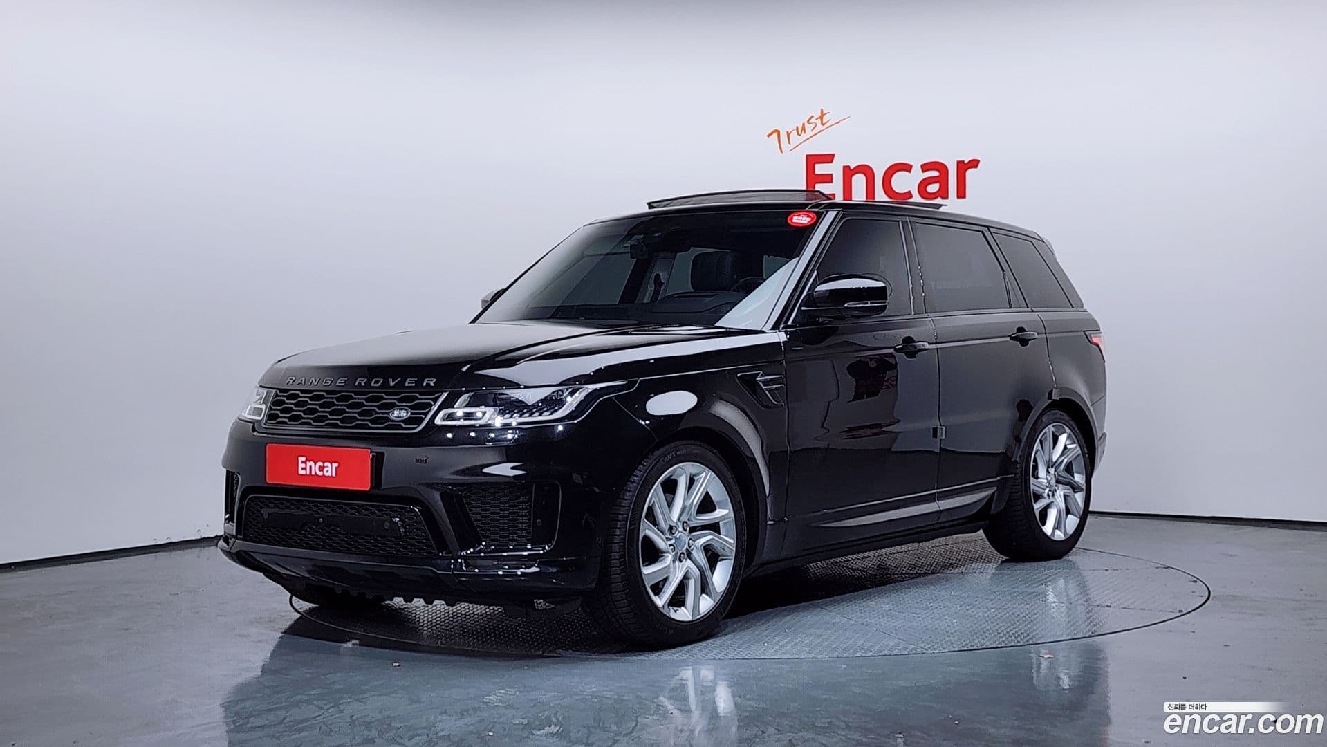 Main__Slider__Photo:Range Rover Sport Land Rover 2018.8-0
