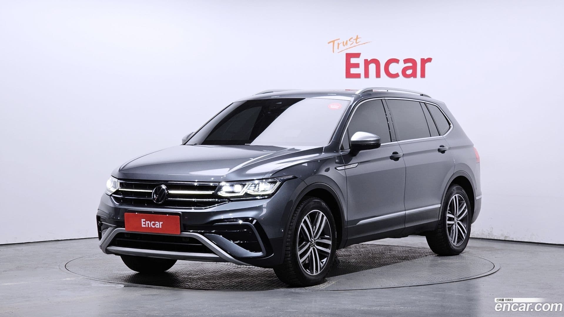 Main__Slider__Photo:Tiguan Volkswagen 2022.8-0