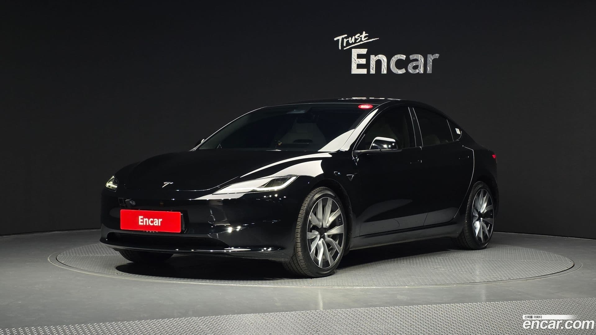 Main__Slider__Photo:Model 3 Tesla 2024.10-0