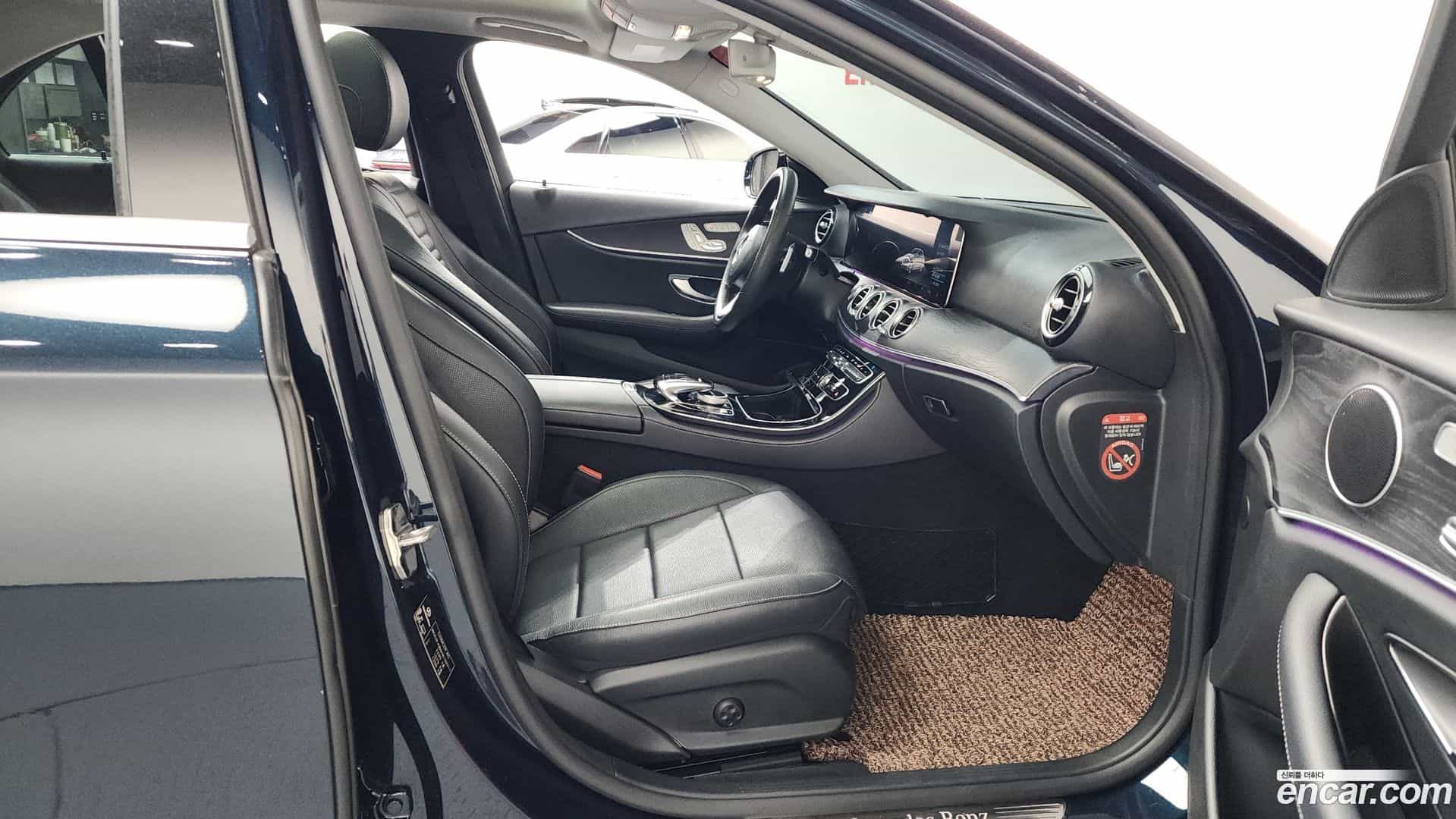 E-Class Mercedes-Benz 2016.9-OPTION-015