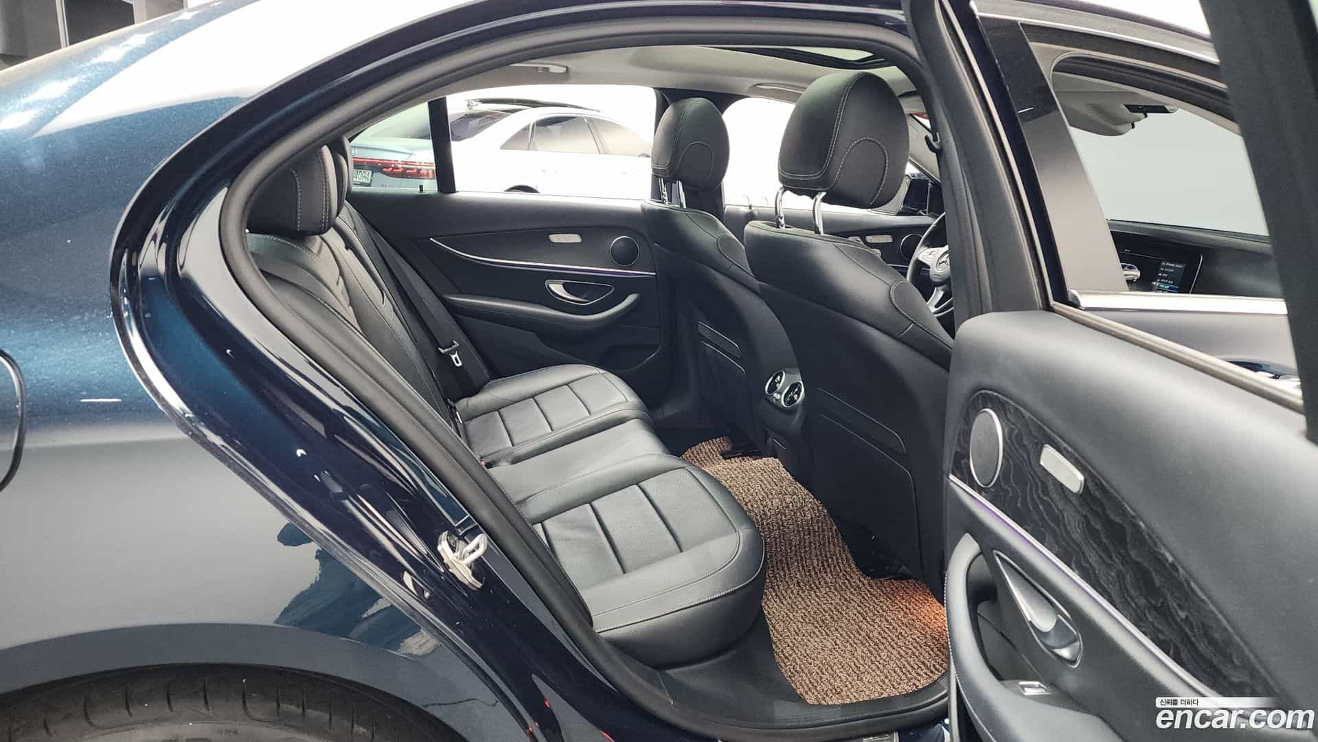 E-Class Mercedes-Benz 2016.9-OPTION-016