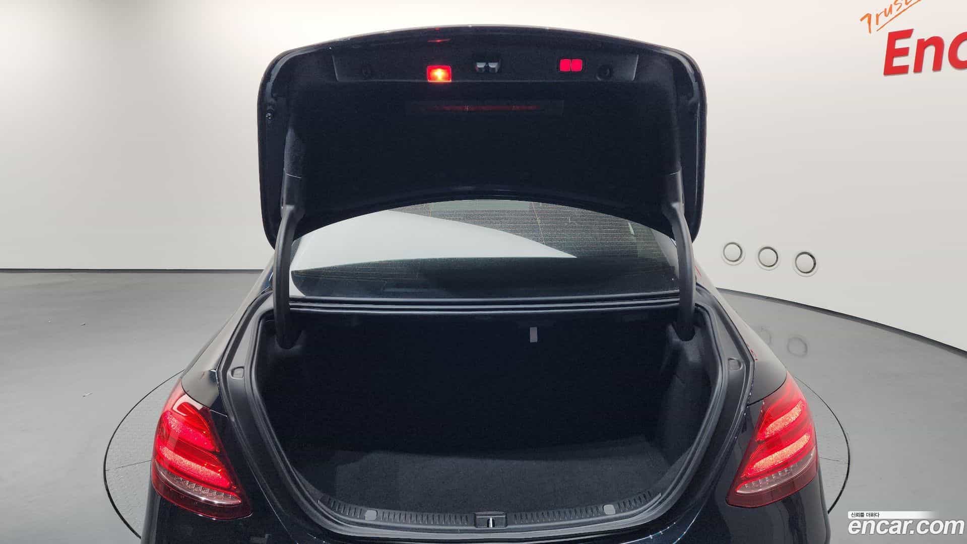 E-Class Mercedes-Benz 2016.9-OPTION-024