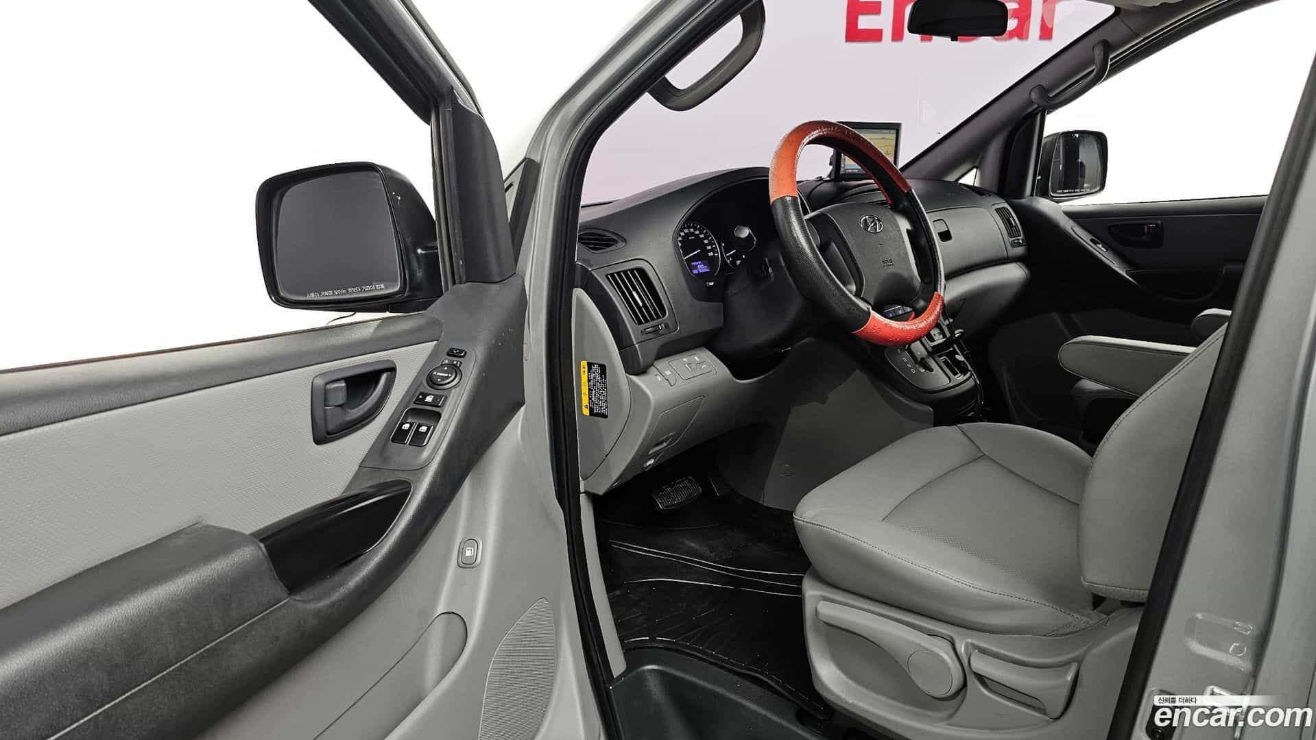 Starex Hyundai 2017.1-INNER-010
