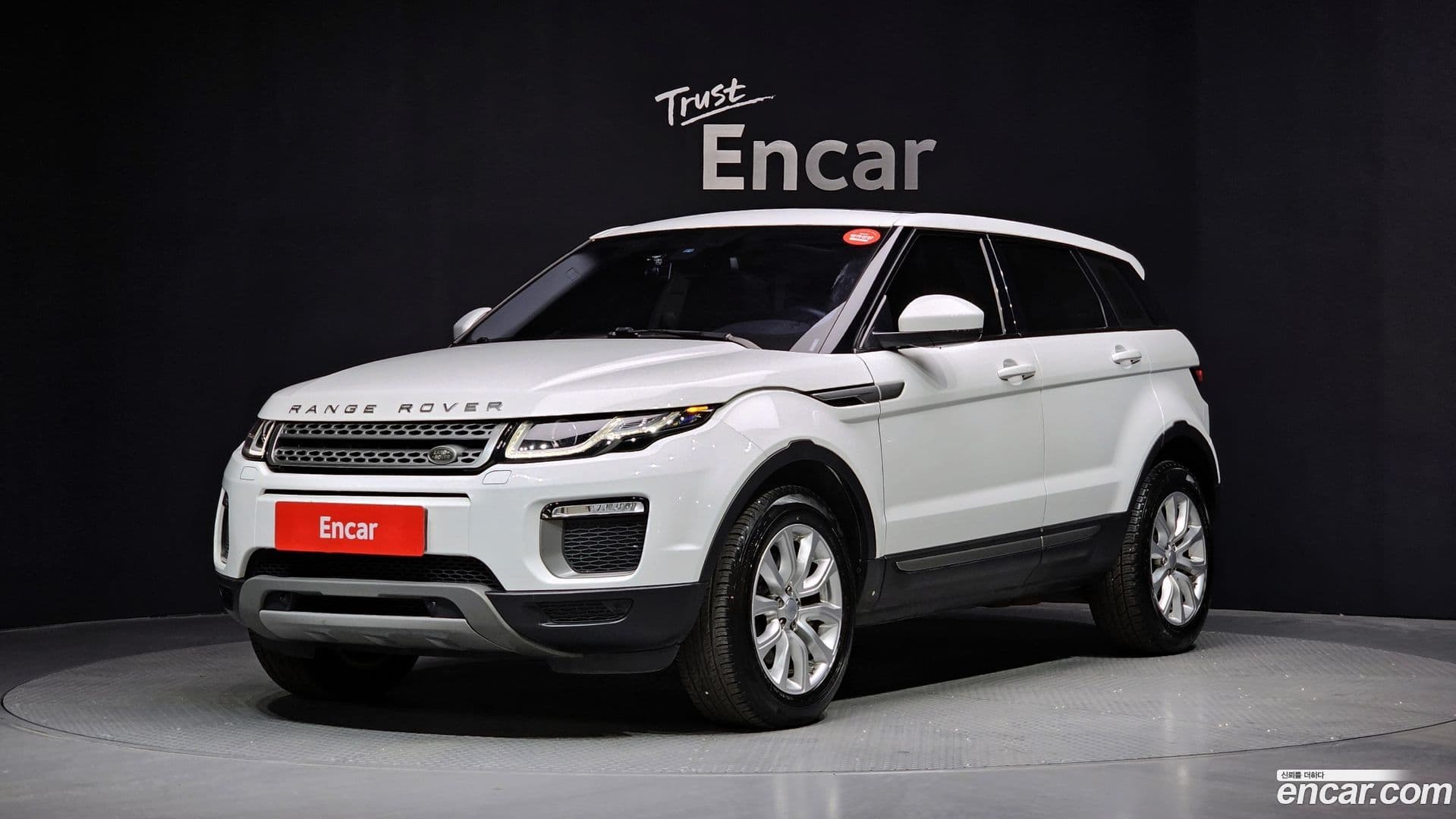 Main__Slider__Photo:Range Rover Evoque Land Rover 2017.5-0