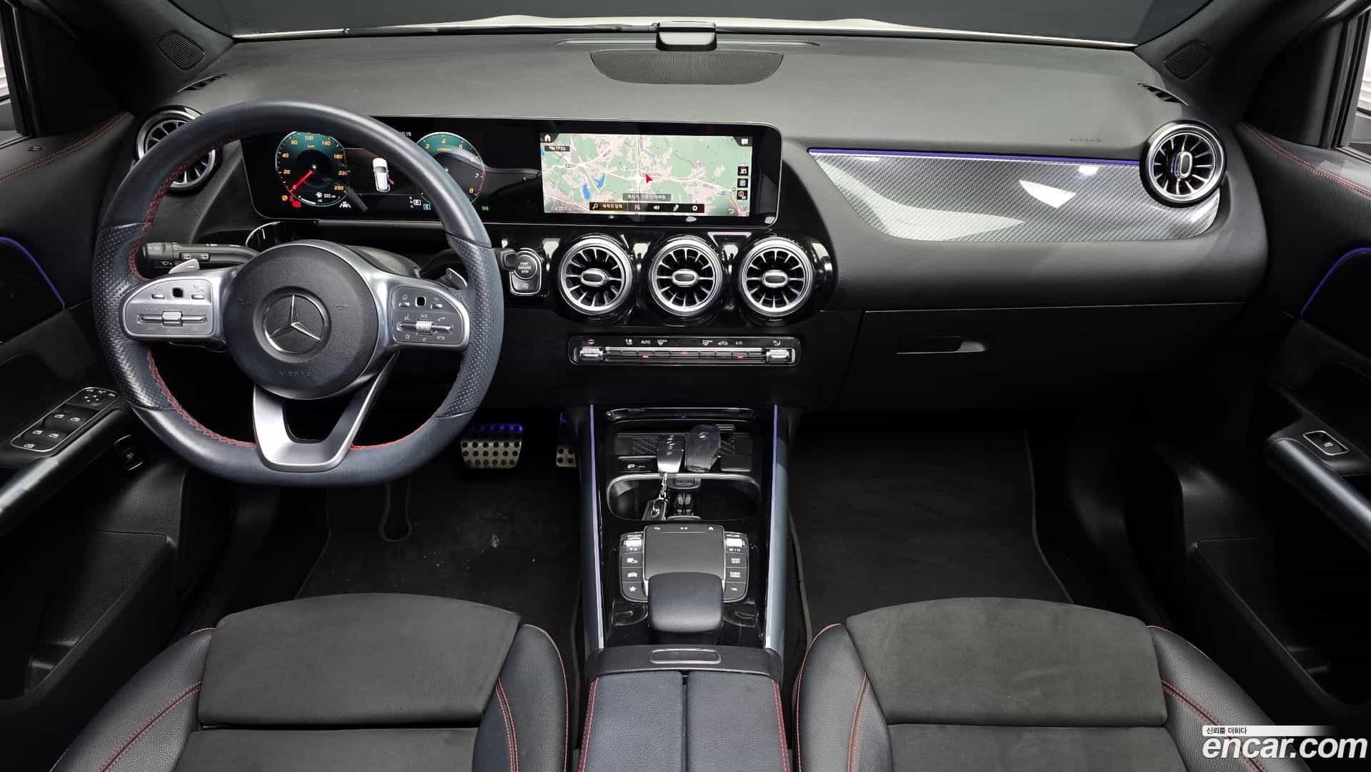 GLA-Class Mercedes-Benz 2020.10-INNER-007