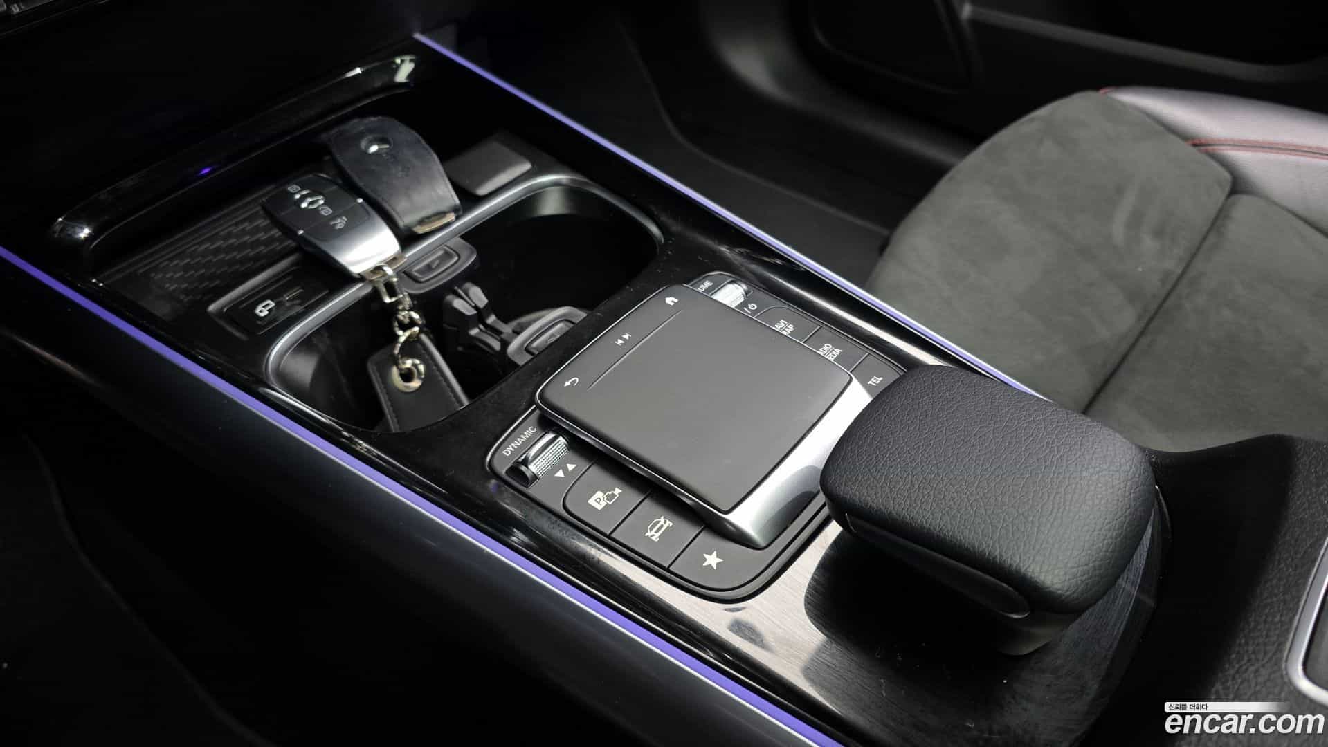 GLA-Class Mercedes-Benz 2020.10-INNER-009