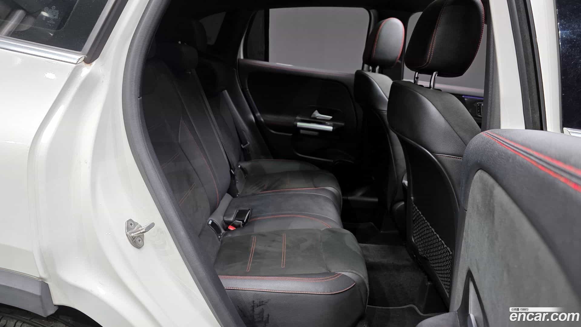GLA-Class Mercedes-Benz 2020.10-OPTION-016