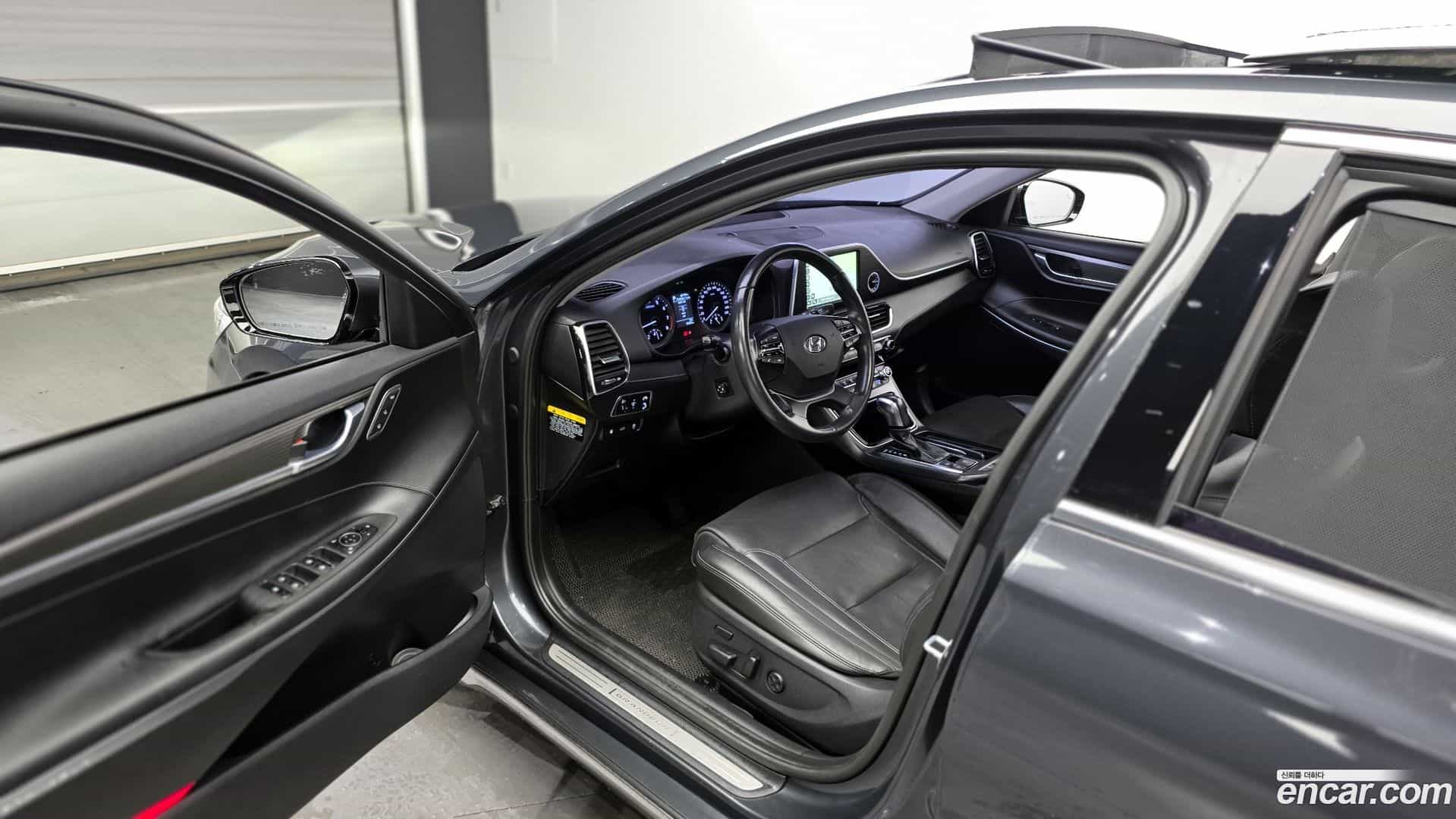 Grandeur Hyundai 2017.1-INNER-010
