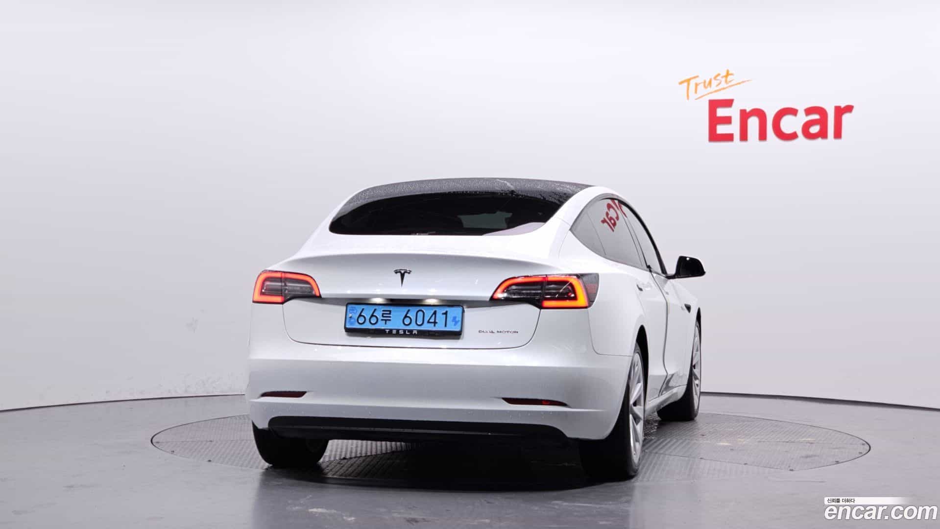 Model 3 Tesla 2022.11-OUTER-004