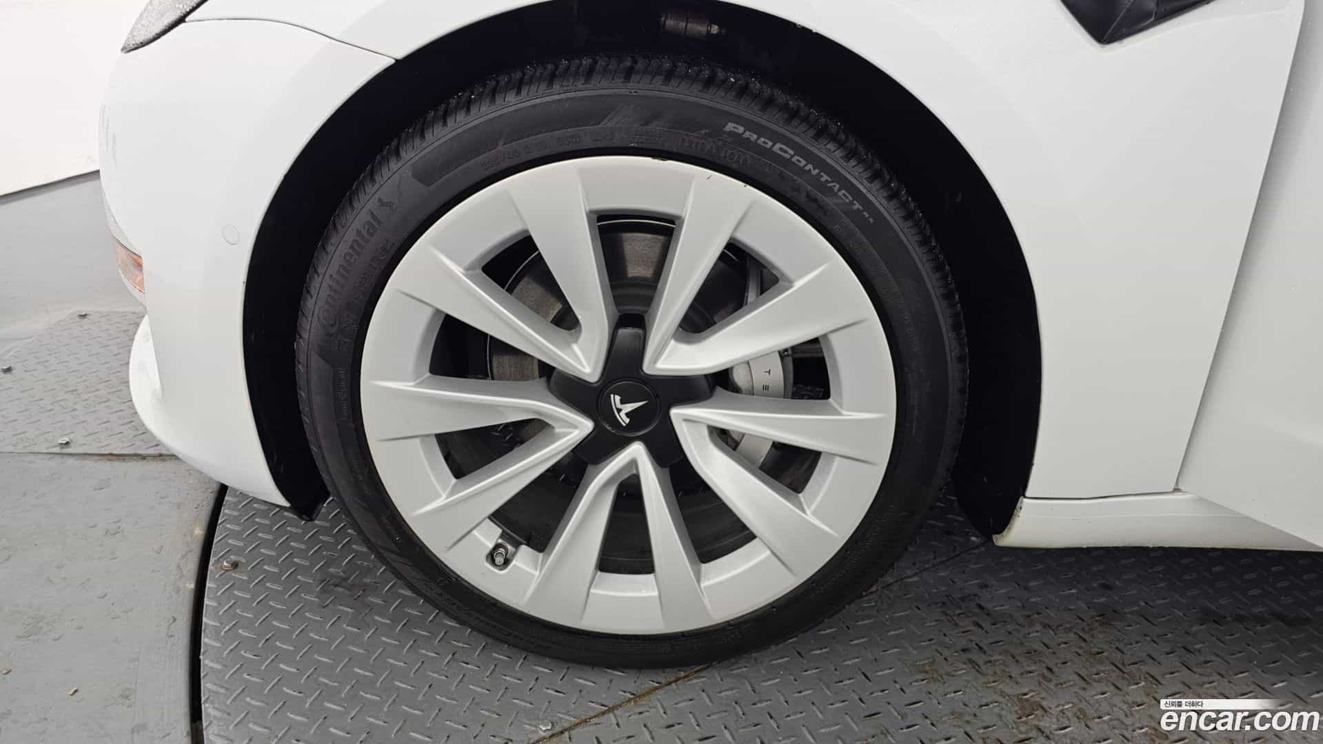 Model 3 Tesla 2022.11-OUTER-005
