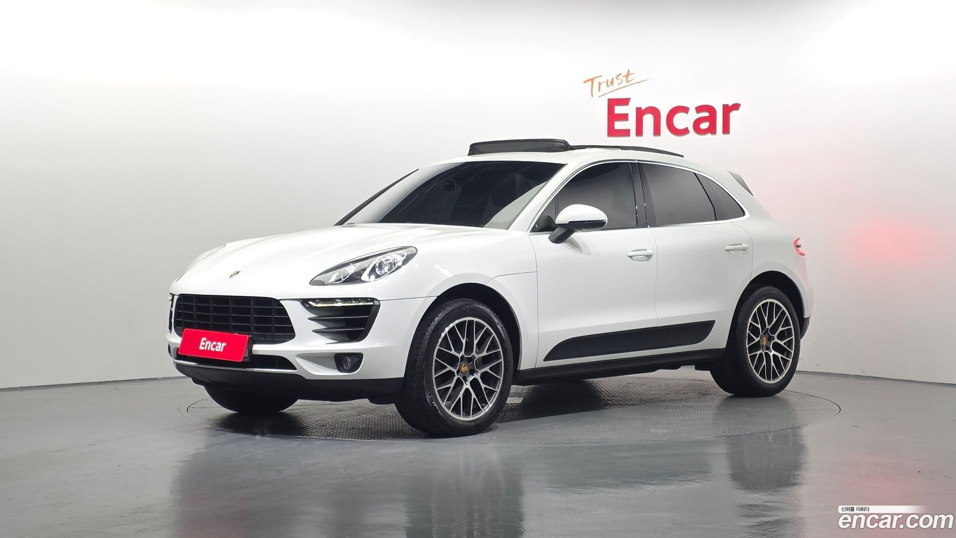 Main__Slider__Photo:Macan Porsche 2015.2-0