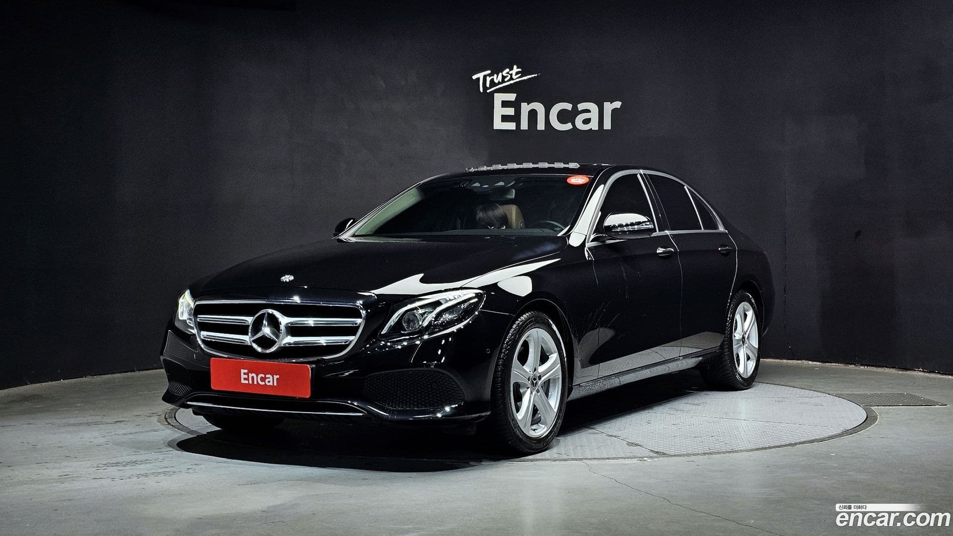 Main__Slider__Photo:E-Class Mercedes-Benz 2017.8-0