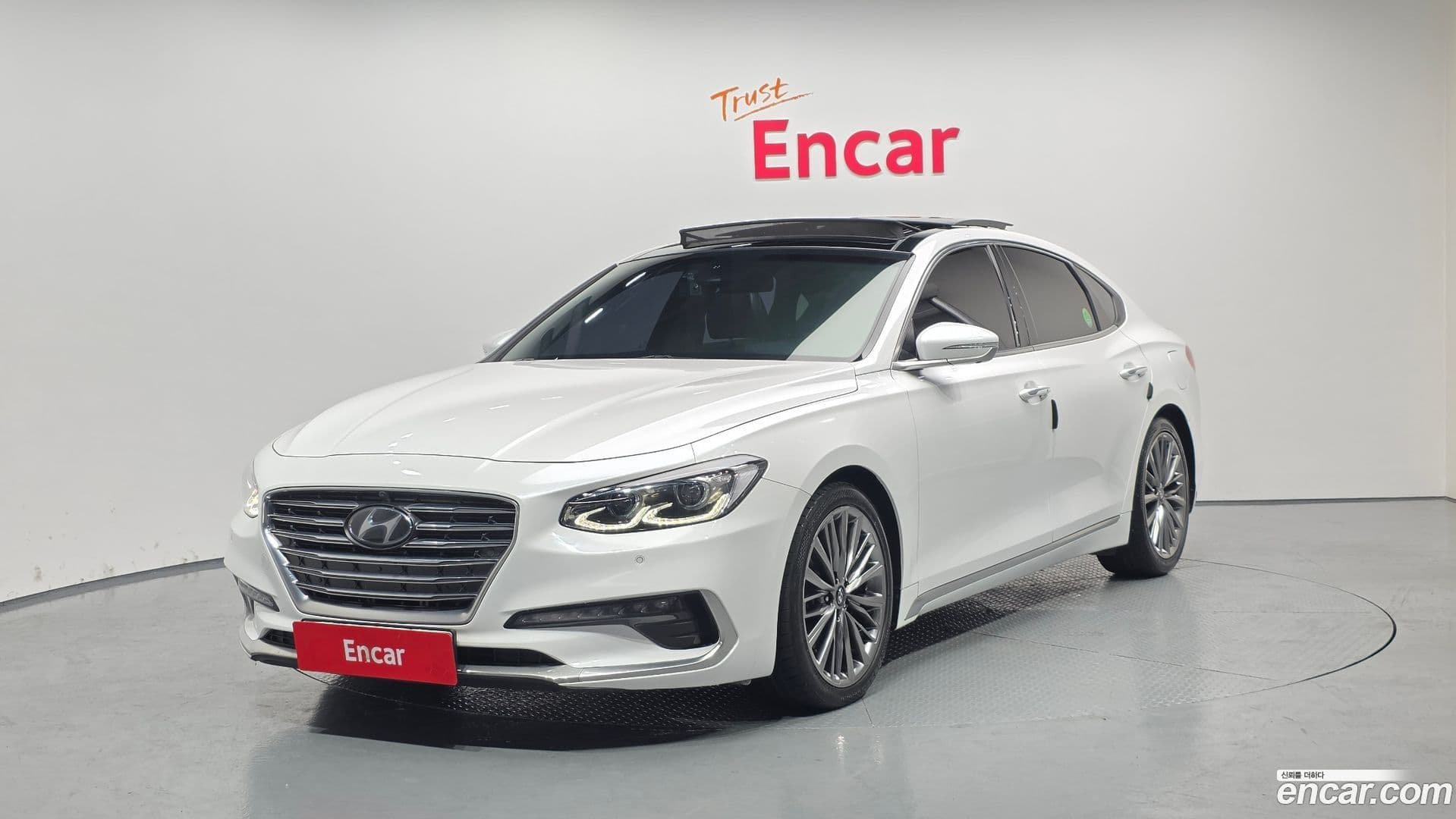 Main__Slider__Photo:Grandeur Hyundai 2018.1-0