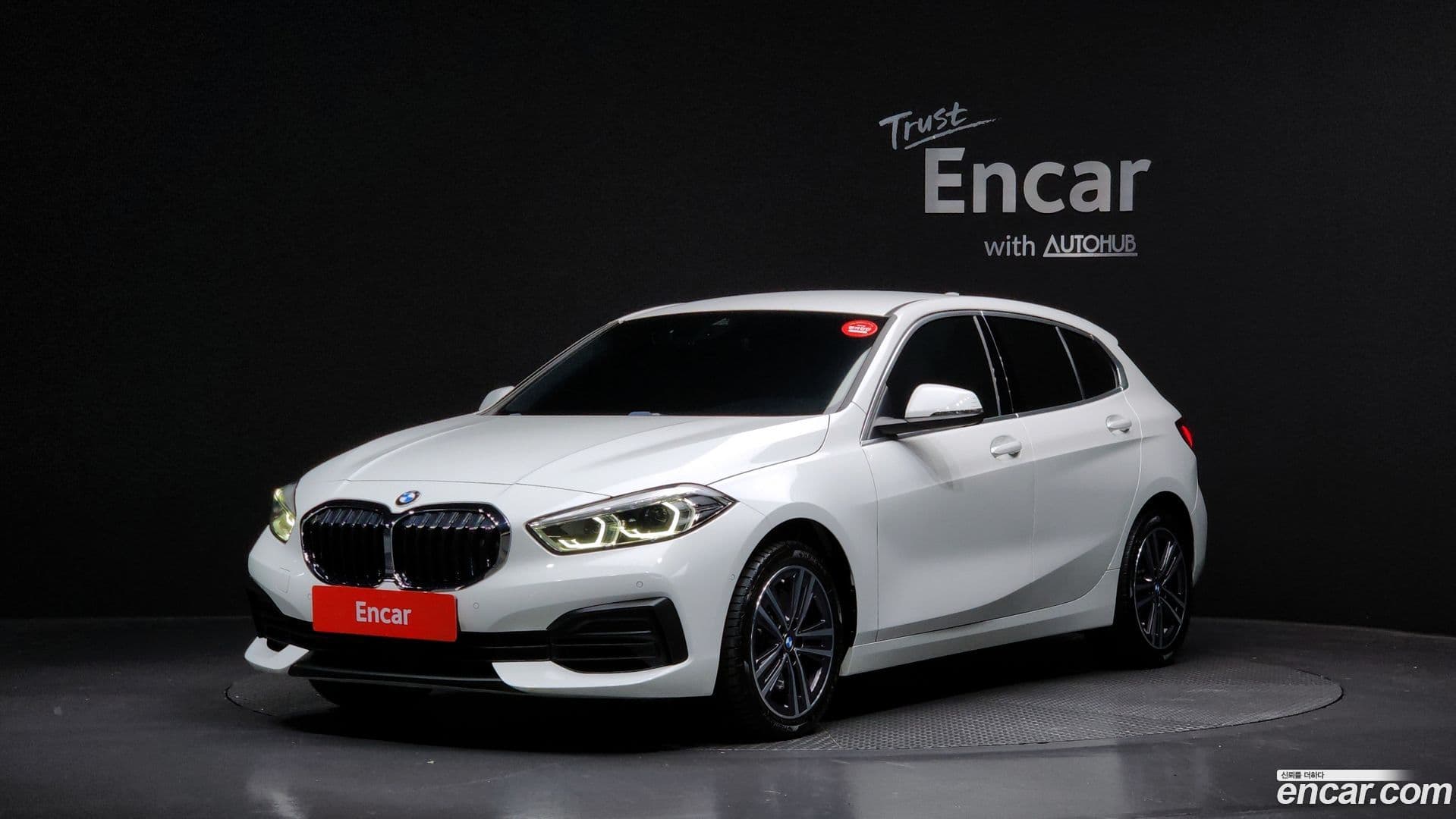 Main__Slider__Photo:1-Series BMW 2021.10-0