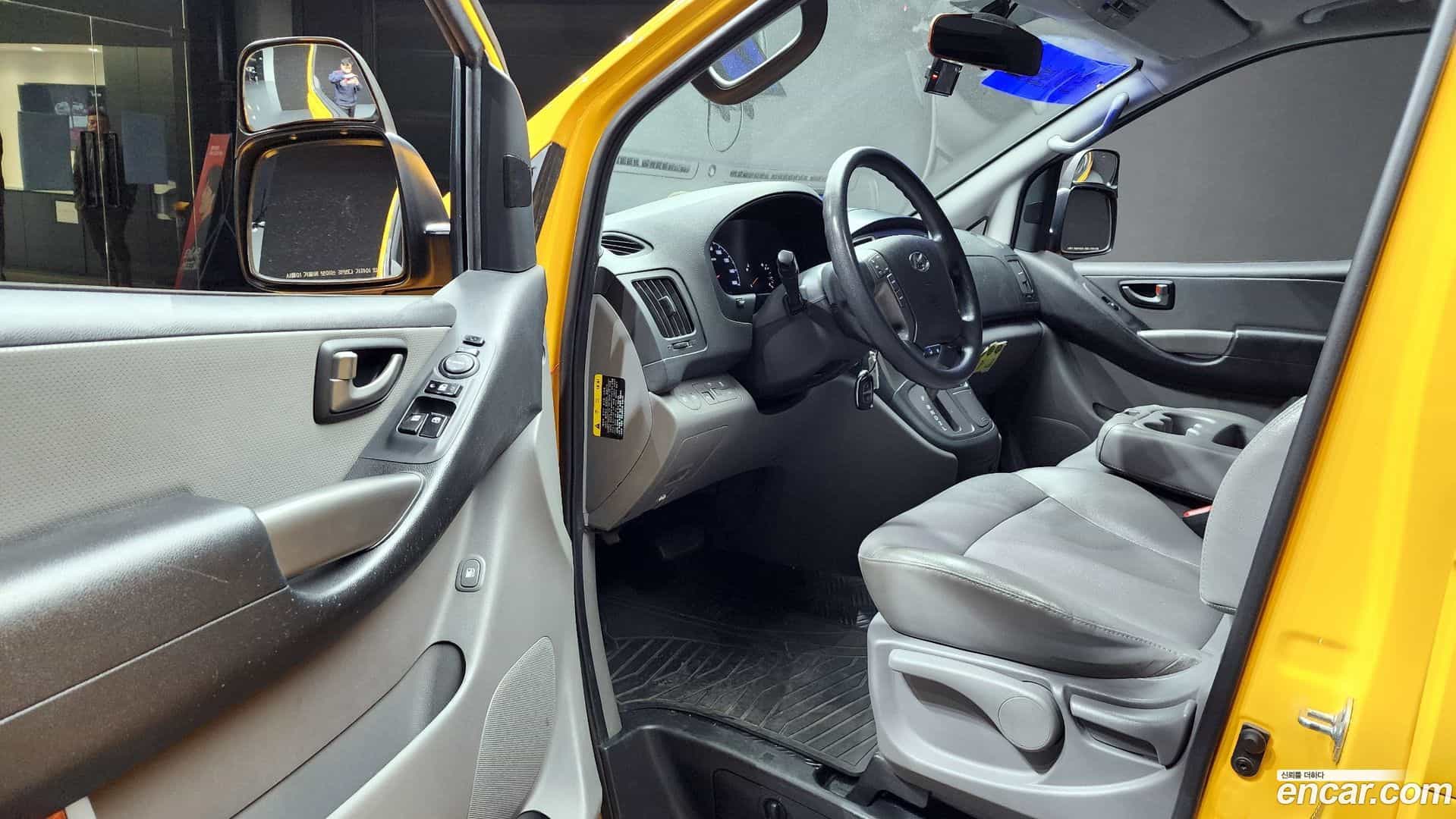 Starex Hyundai 2019.0-OPTION-015
