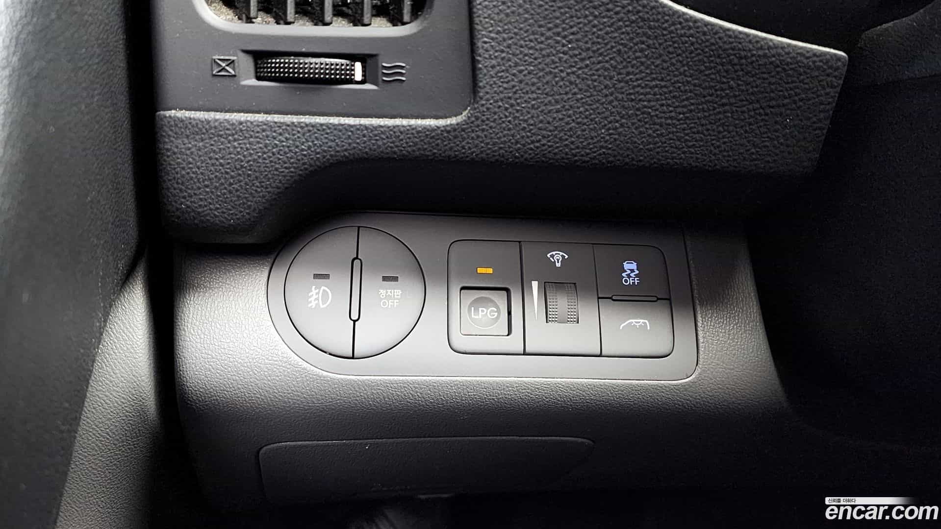 Starex Hyundai 2019.0-OPTION-017